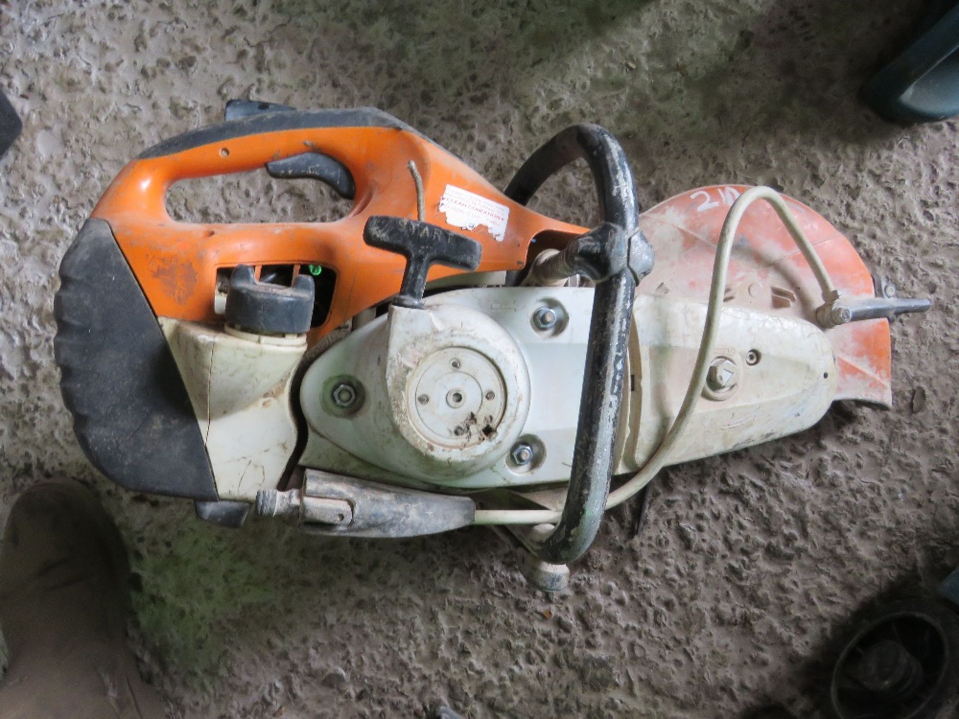 STIHL TS410 PETROL SAW. THIS LOT IS SOLD UNDER THE AUCTIONEERS MARGIN SCHEME, THEREFORE NO VAT WILL - Image 2 of 3