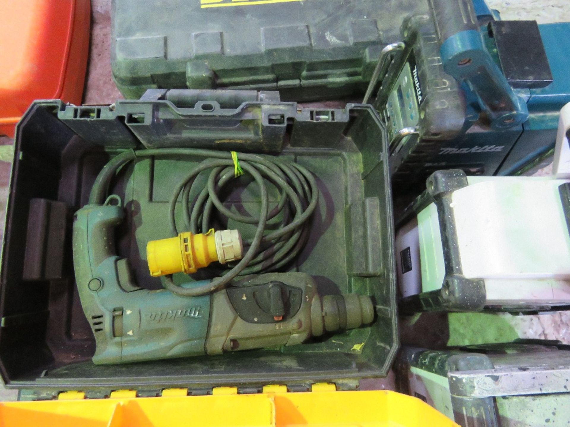3X DEWALT SDS DRILLS THIS LOT IS SOLD UNDER THE AUCTIONEERS MARGIN SCHEME, THEREFORE NO VAT WILL BE - Image 3 of 4