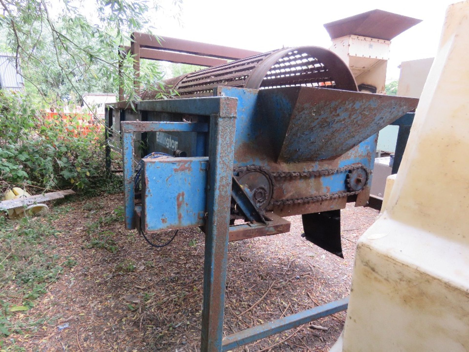 ROTARY BARREL SCREEN/WASHING PLANT, ELECTRIC POWERED, 13FT LENGTH APPROX. HAS BEEN SEEN TO RUN AND D - Image 2 of 6