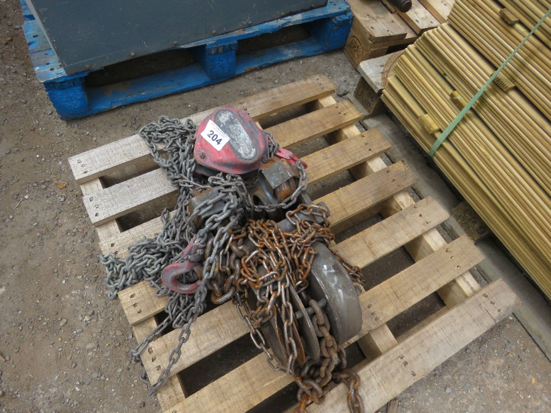 2 X CHAIN HOISTS. THIS LOT IS SOLD UNDER THE AUCTIONEERS MARGIN SCHEME, THEREFORE NO VAT WILL BE CH - Image 2 of 2