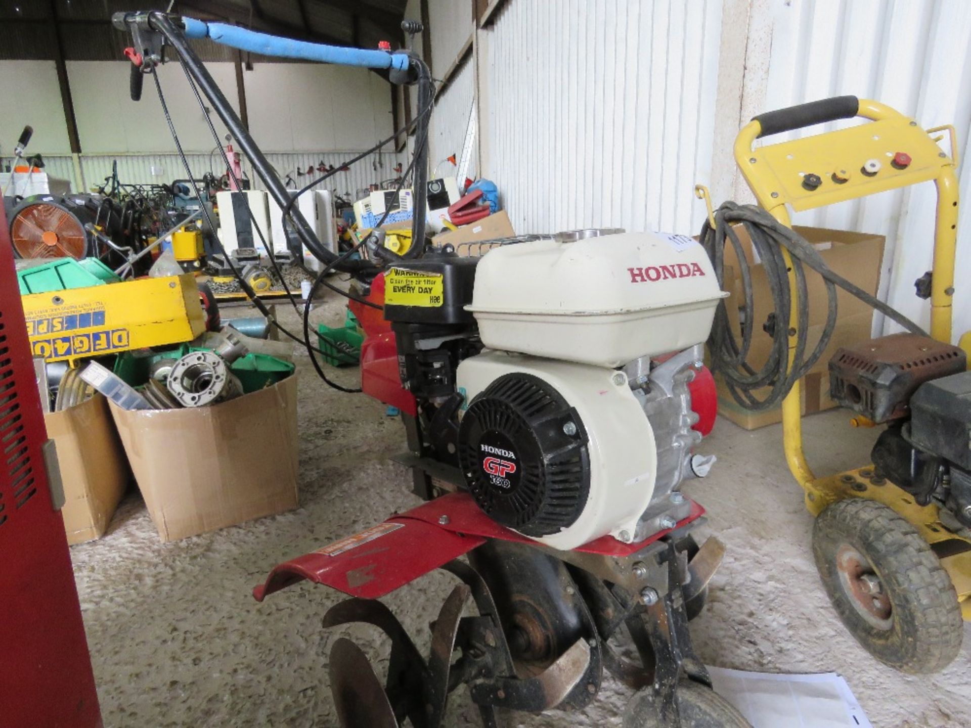 HONDA FG320 PETROL ROTORVATOR, RUNS BUT BLADES NOT TURNING?? THIS LOT IS SOLD UNDER THE AUCTIONEERS - Image 3 of 3