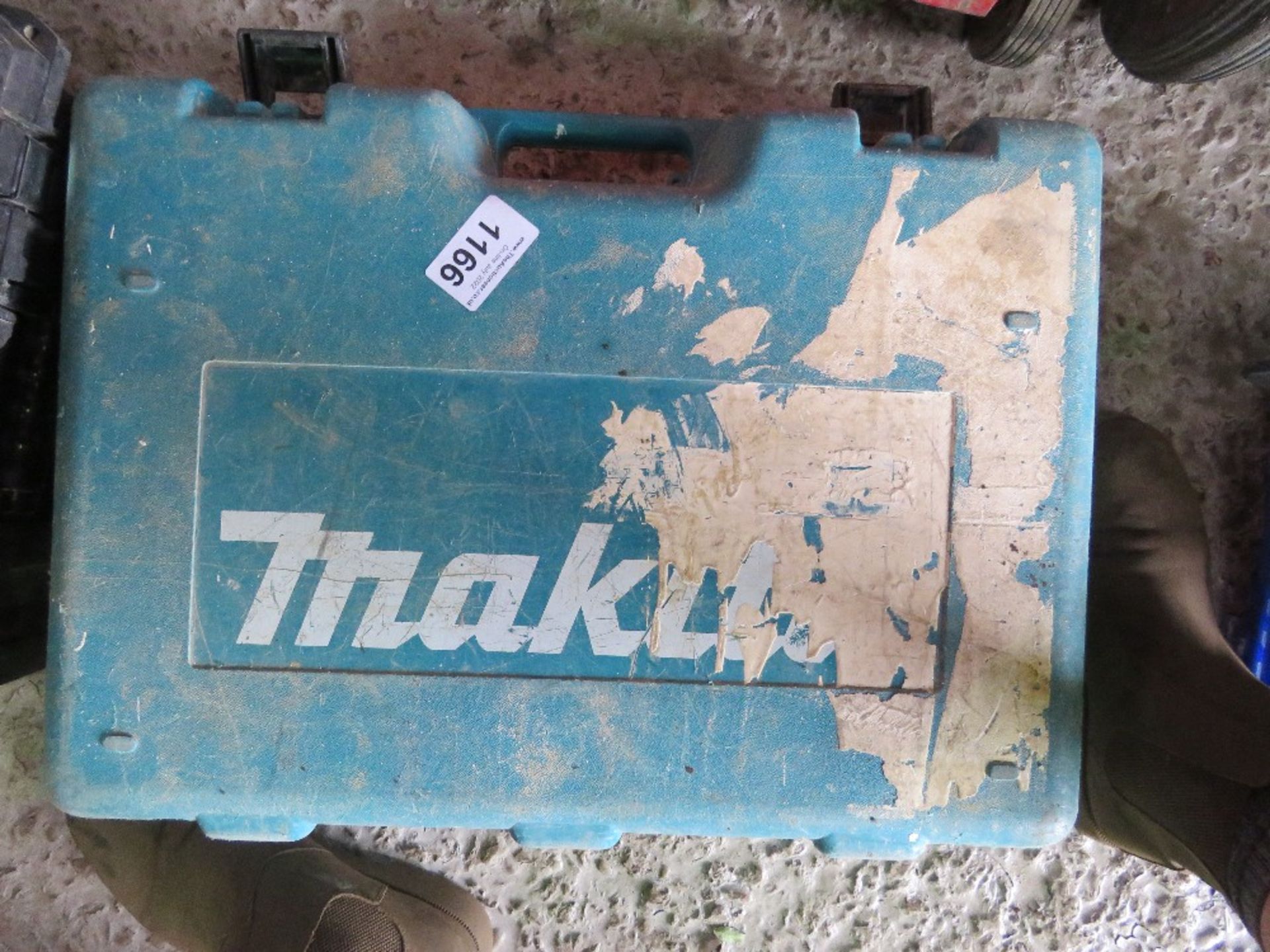 MAKITA 240VOLT MEDIUM BREAKER DRILL. THIS LOT IS SOLD UNDER THE AUCTIONEERS MARGIN SCHEME, THEREFORE - Image 2 of 2