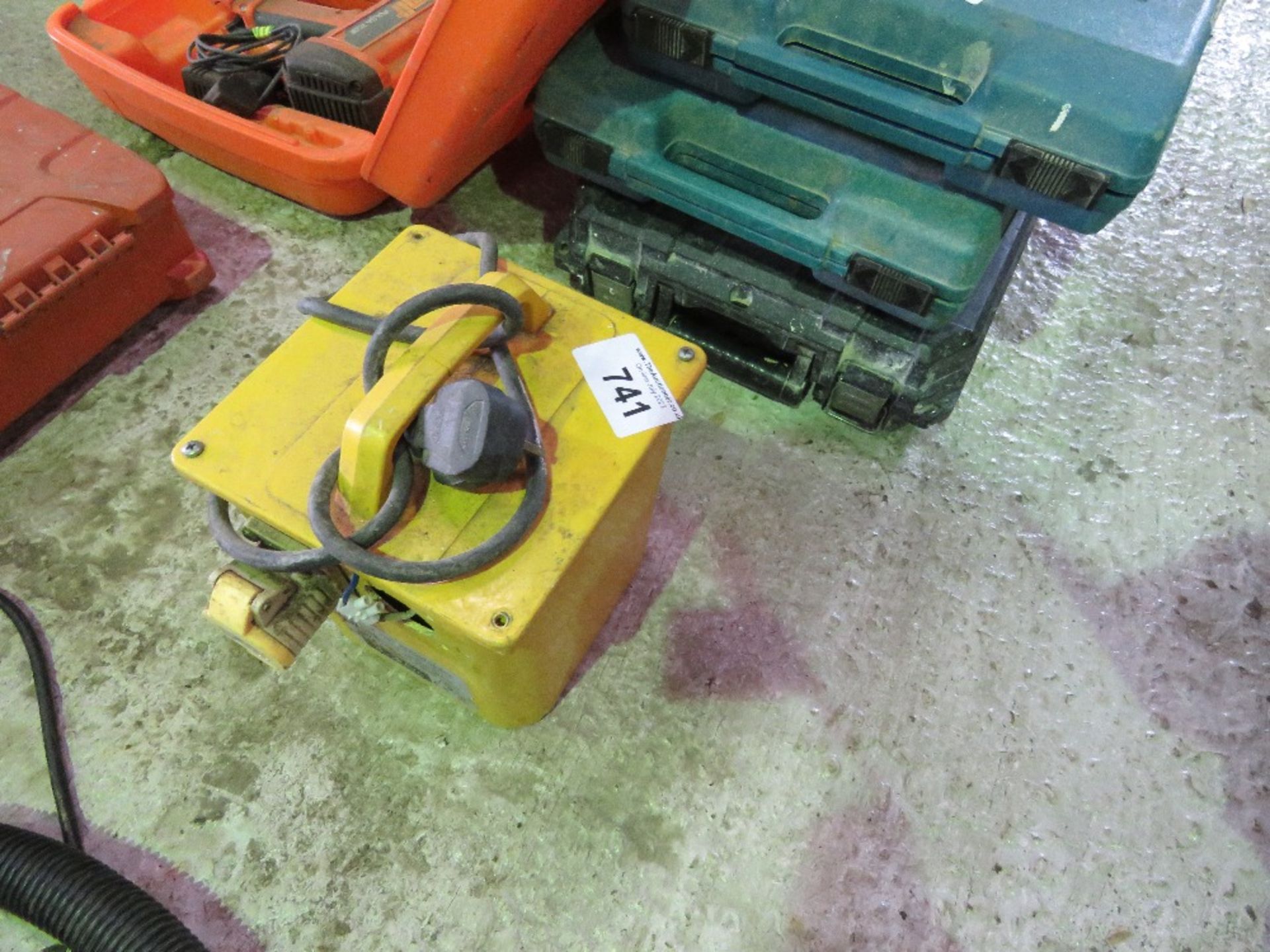 110V TRANSFORMERS THIS LOT IS SOLD UNDER THE AUCTIONEERS MARGIN SCHEME, THEREFORE NO VAT WILL BE CH - Image 2 of 2