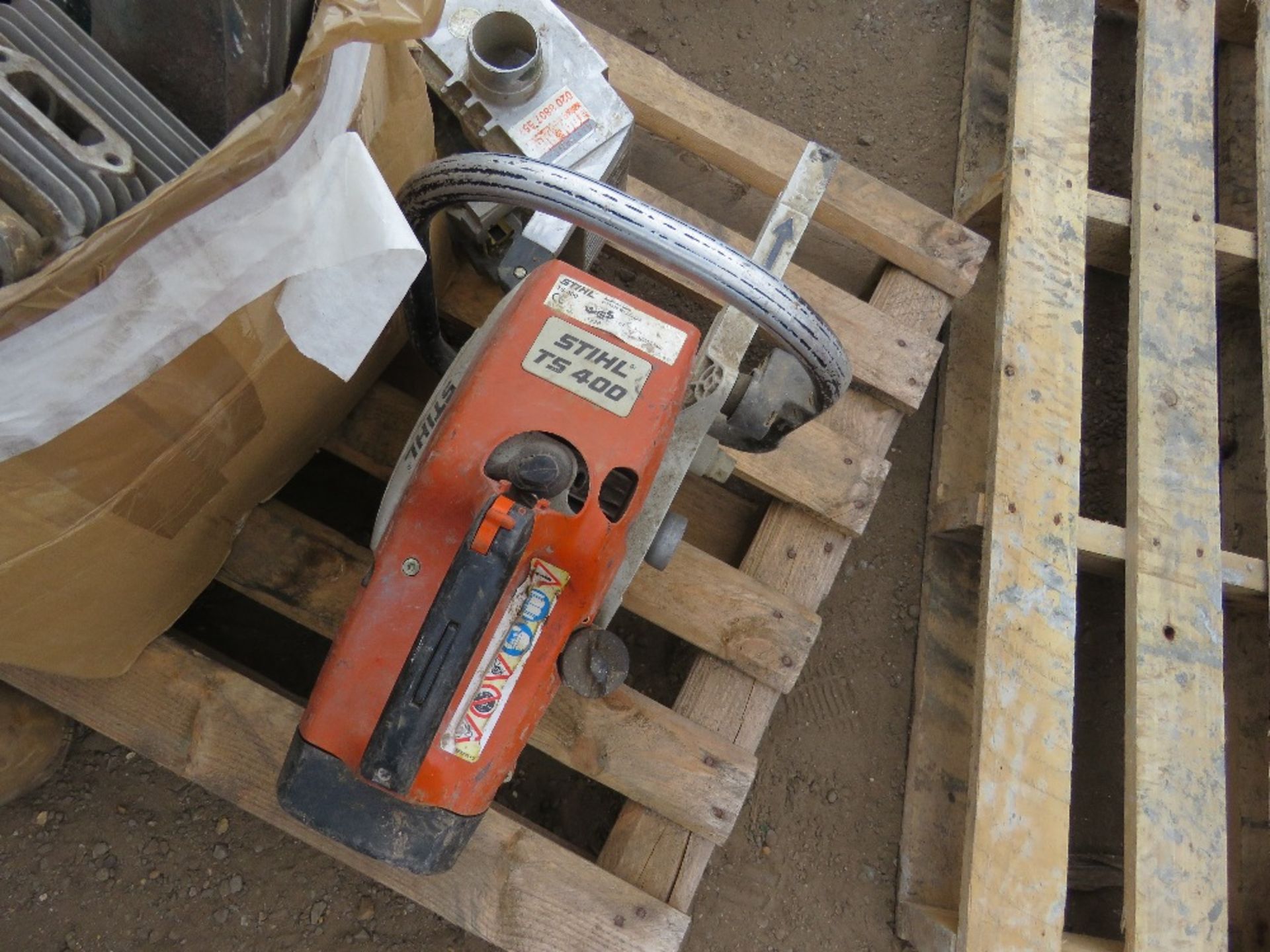 PETROL ENGINE PLUS ASSORTED STIHL SAW SPARES ETC. THIS LOT IS SOLD UNDER THE AUCTIONEERS MARGIN SCHE - Image 4 of 5