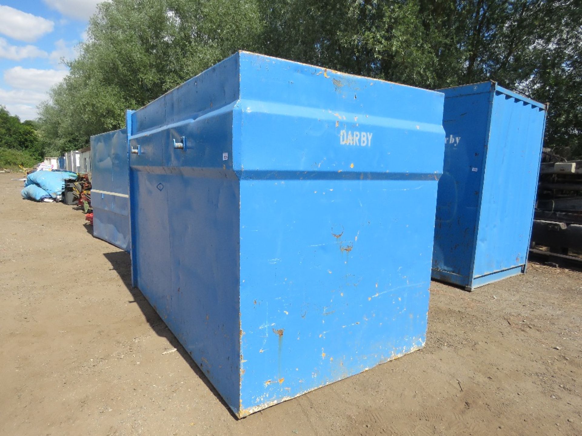 SKIP CHAIN LIFT ENCLOSED STEEL STORAGE CONTAINER 3M X 1.75M APPROX TS10 WITH KEYS. DIRECT FROM - Image 4 of 6