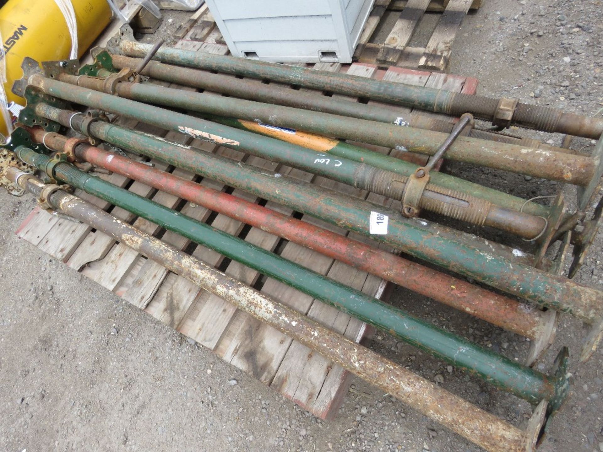 10 X ACROW TYPE SUPPORT PROPS. THIS LOT IS SOLD UNDER THE AUCTIONEERS MARGIN SCHEME, THEREFORE NO VA - Image 3 of 3