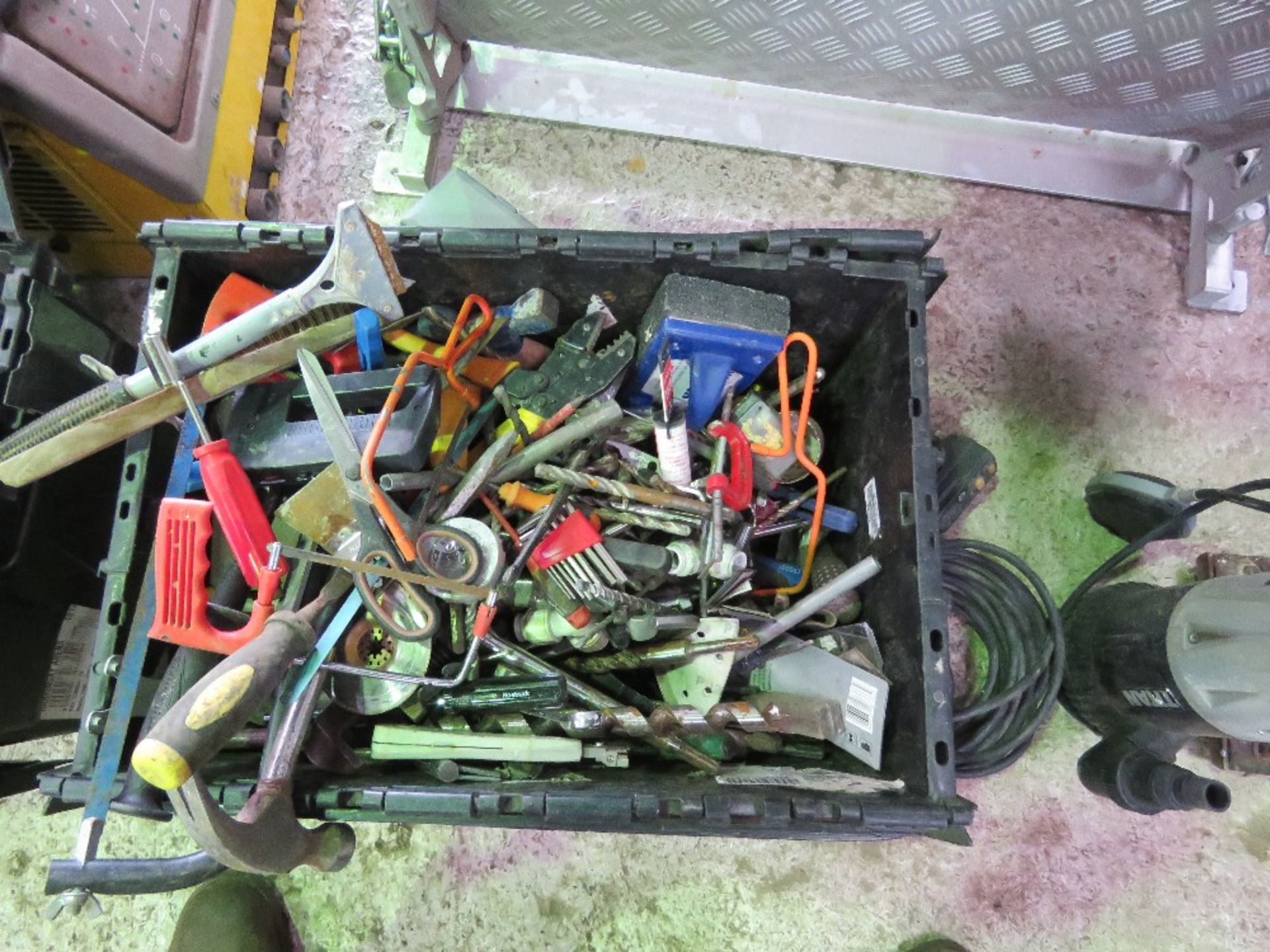 LARGE BOX OF ASSORTED TOOLS AND SUNDRIES THIS LOT IS SOLD UNDER THE AUCTIONEERS MARGIN SCHEME, THER - Image 4 of 5