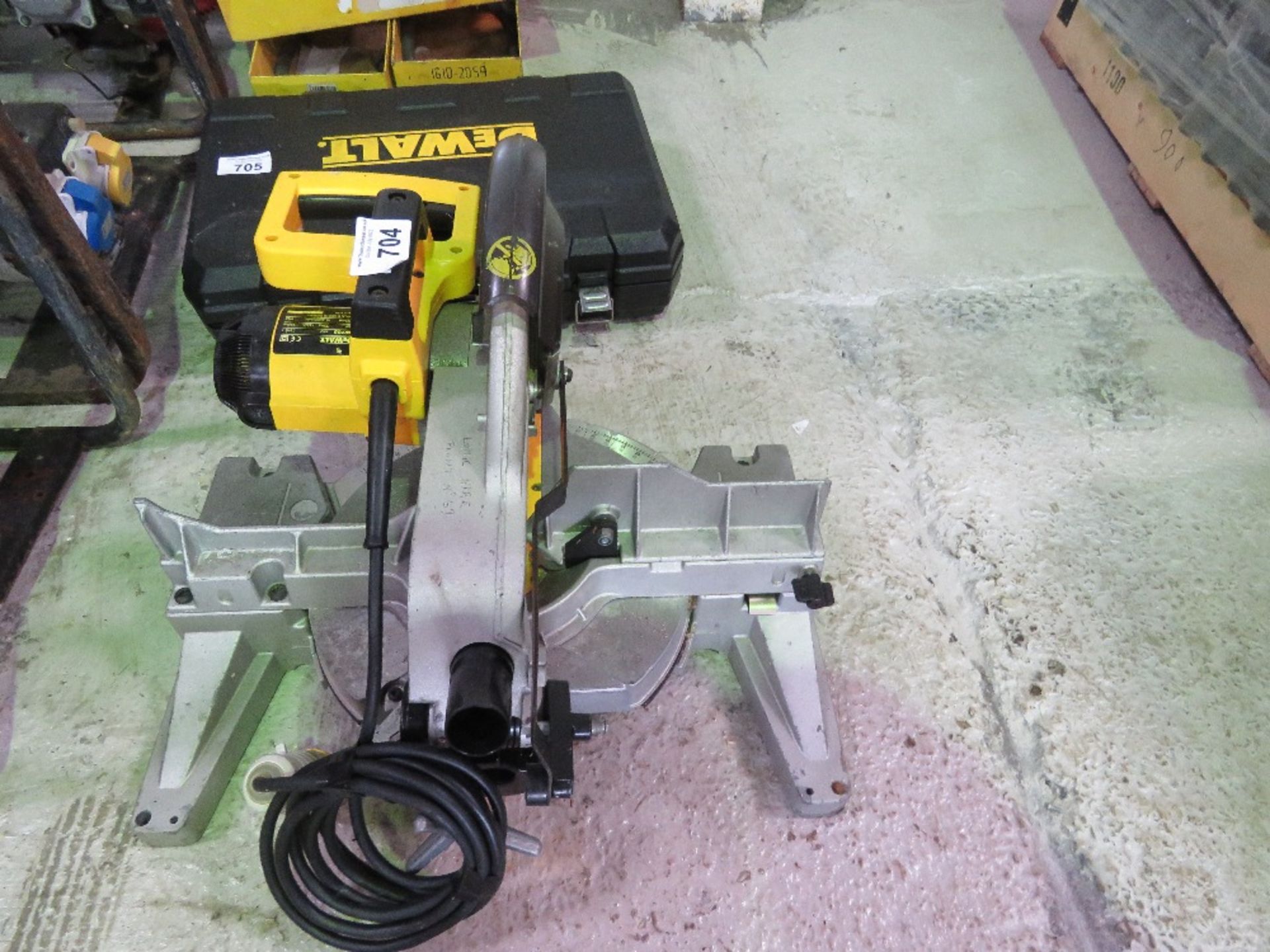 DEWALT 110VOLT MITRE SAW.