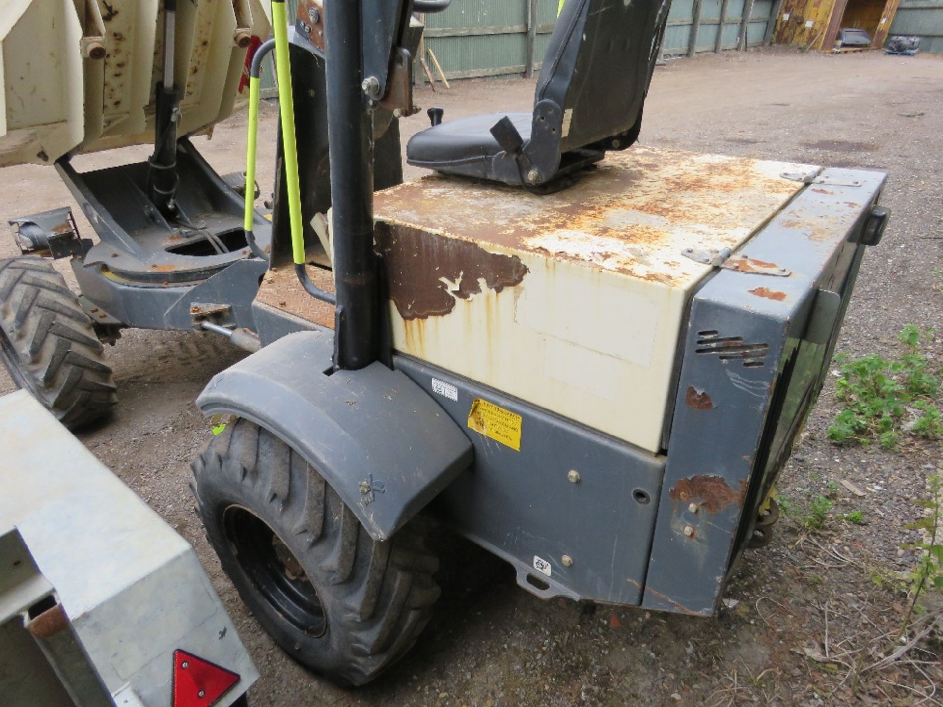 TEREX TA3 3 TONNE SWIVEL SKIP DUMPER, YEAR 2015 BUILD, 1190 REC HOURS. SN:SLBDDDKOEF6PB7528. WHEN TE - Image 9 of 11