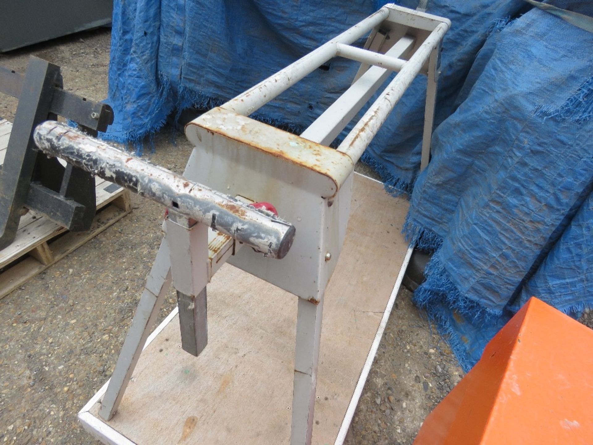 BOSCH GTA2600 PROFESSIONAL SAW TABLE STAND. THIS LOT IS SOLD UNDER THE AUCTIONEERS MARGIN SCHEME, TH - Image 2 of 2
