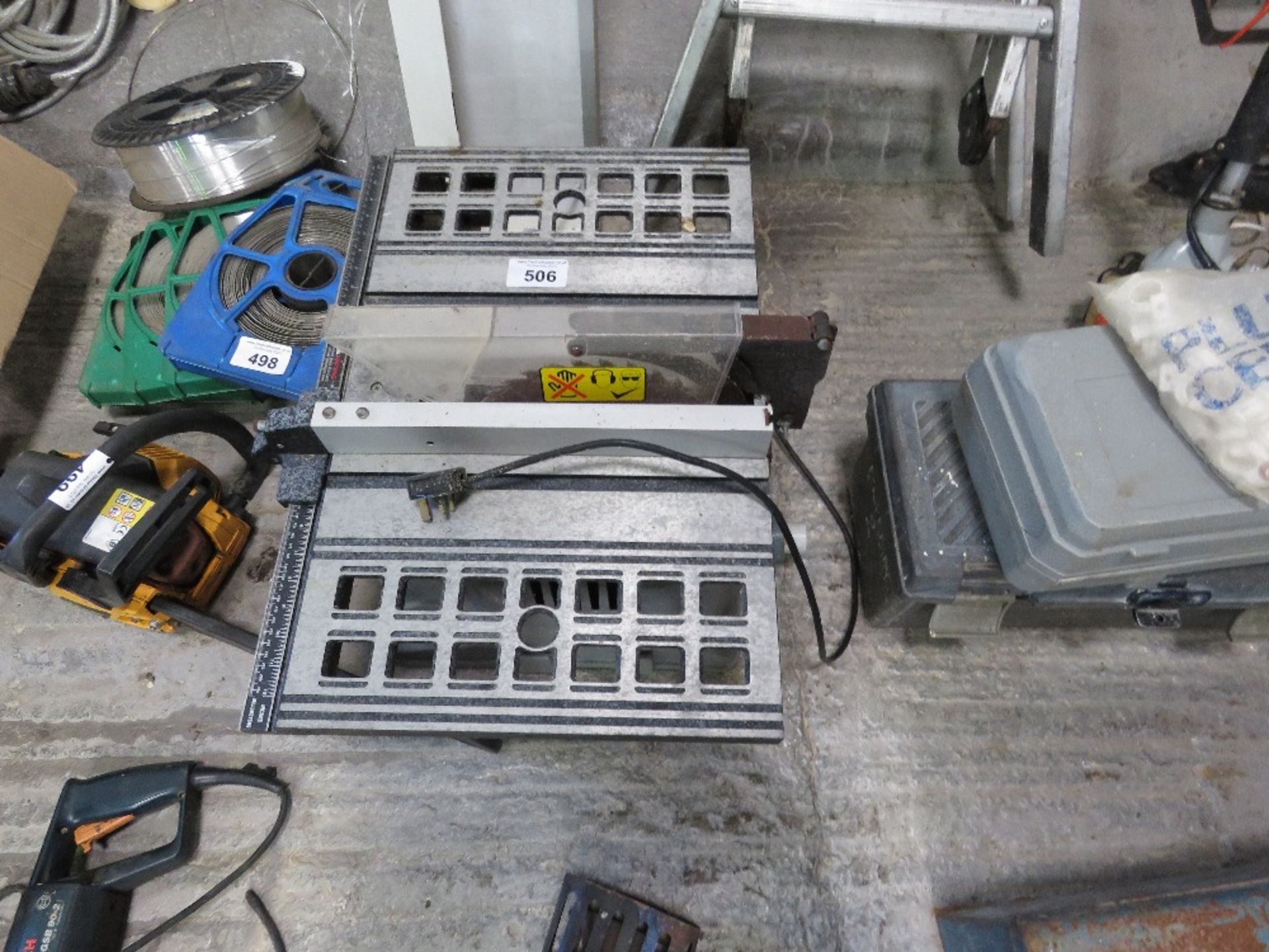 CLARKE 10" HOBBY SAW TABLE, 240VOLT. THIS LOT IS SOLD UNDER THE AUCTIONEERS MARGIN SCHEME, THEREFORE