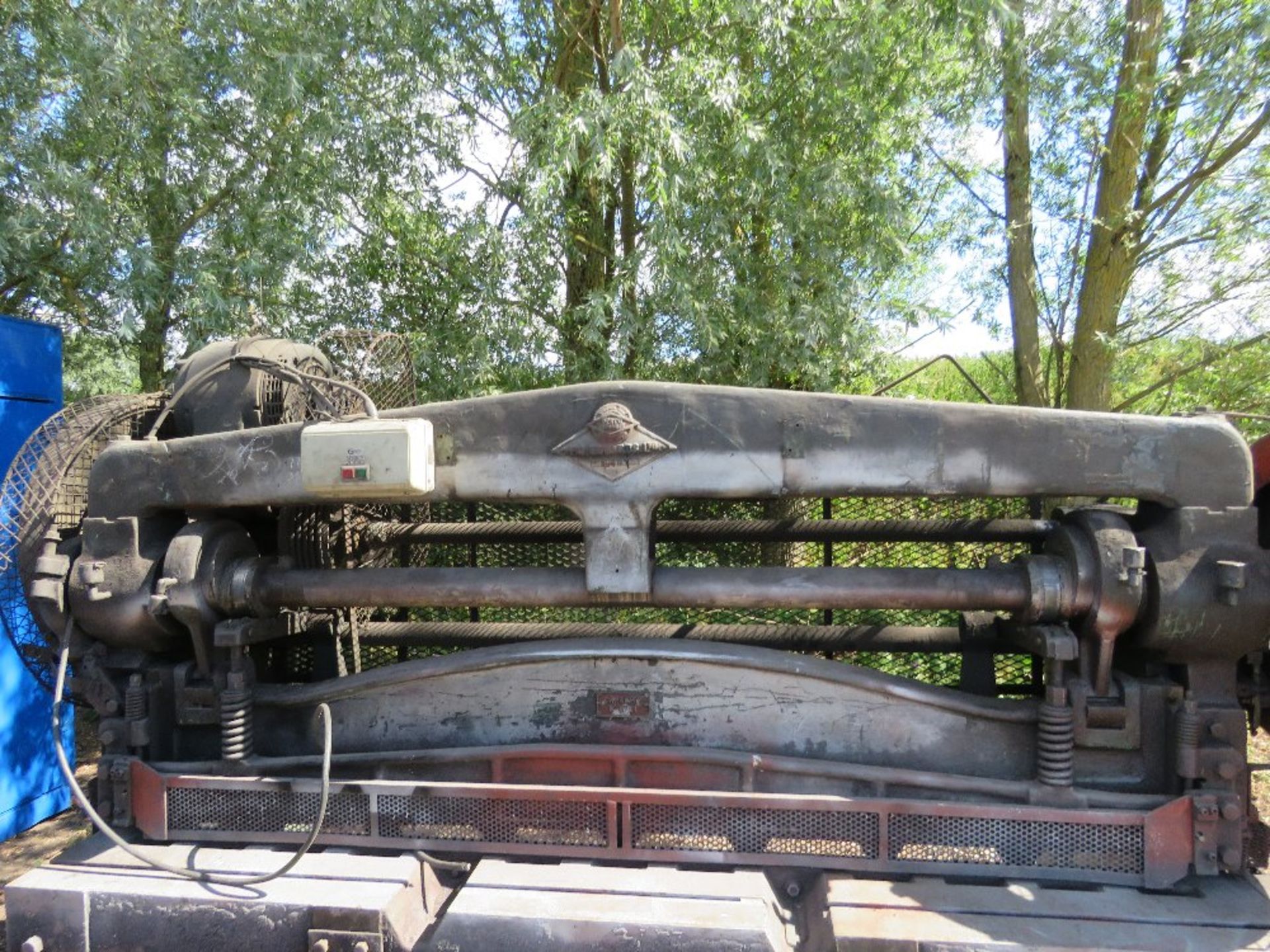 EDWARDS OLD METAL WORKING GUILLOTENE UNIT, WEIGHT 6TONNES APPROX (BUYER TO ARRANGE CRANEAGE, WE CAN - Image 7 of 7