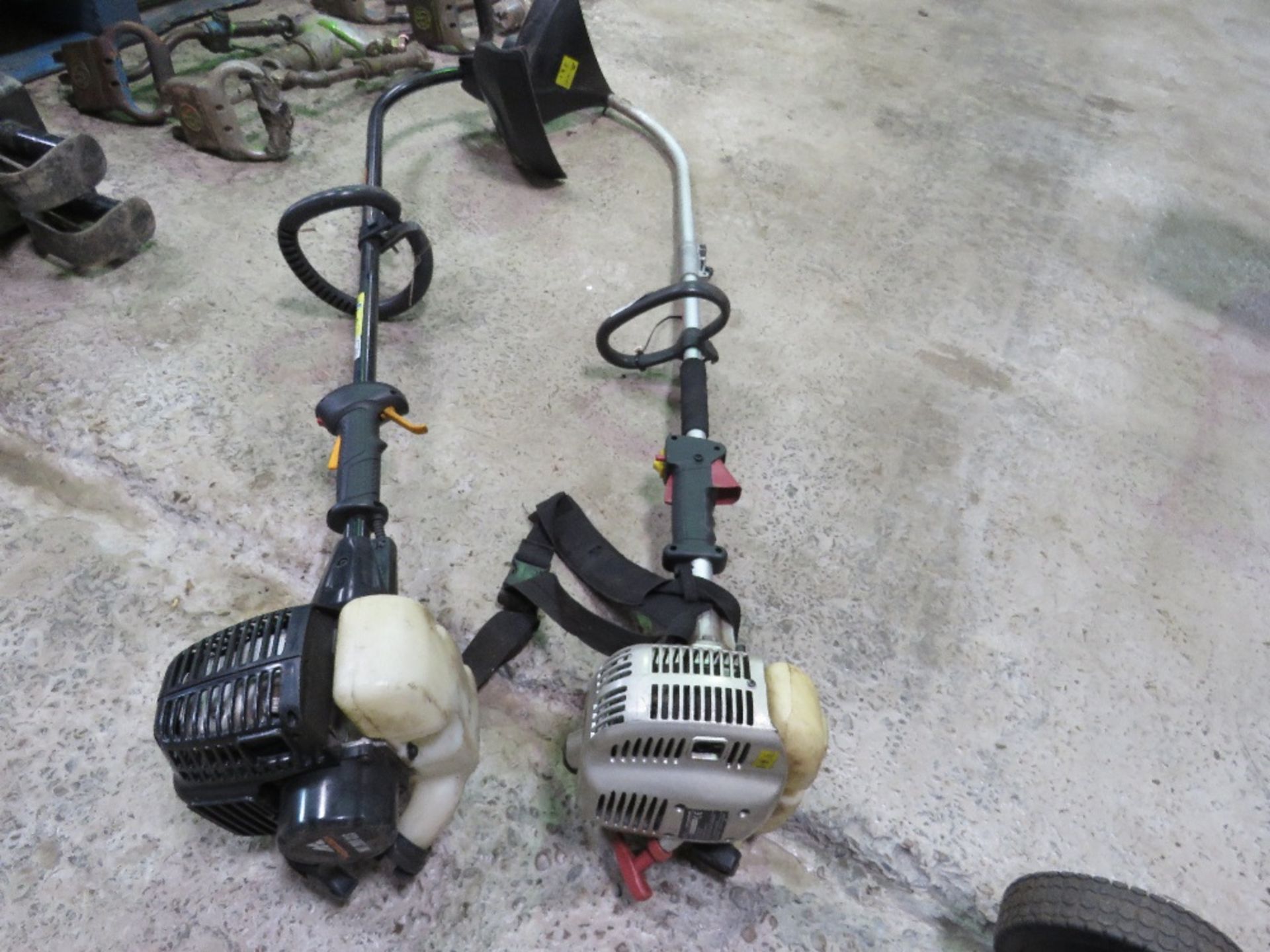 2 X PETROL STRIMMERS. THIS LOT IS SOLD UNDER THE AUCTIONEERS MARGIN SCHEME, THEREFORE NO VAT WILL BE - Image 5 of 5