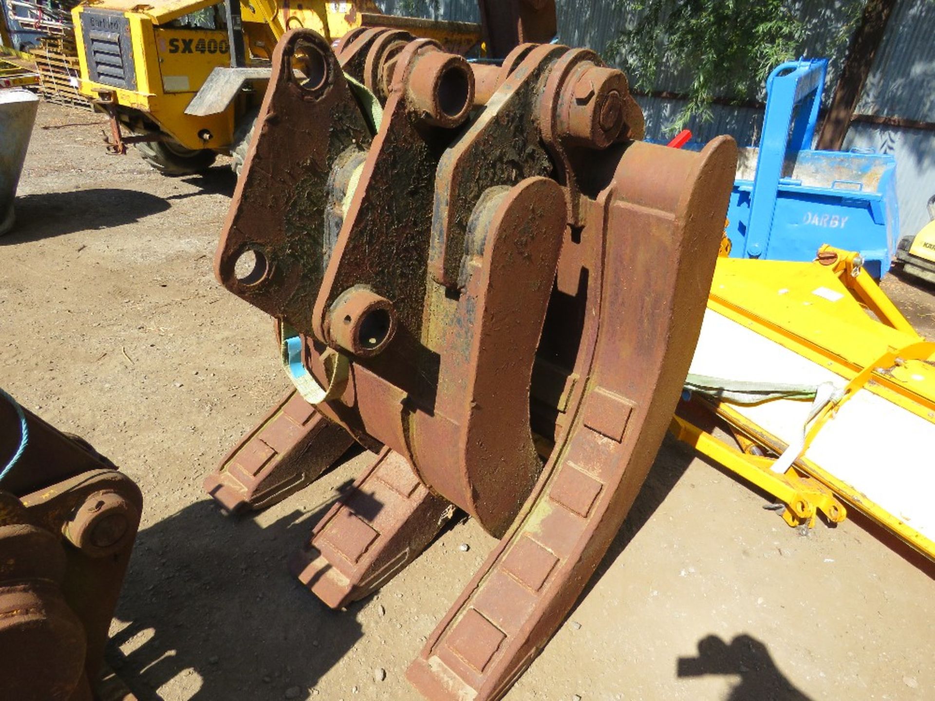 EXCAVATOR GRAPPLE ON 80MM PINS. DIRECT FROM A LOCAL GROUNDWORKS COMPANY AS PART OF THEIR RESTRUCT - Image 3 of 5