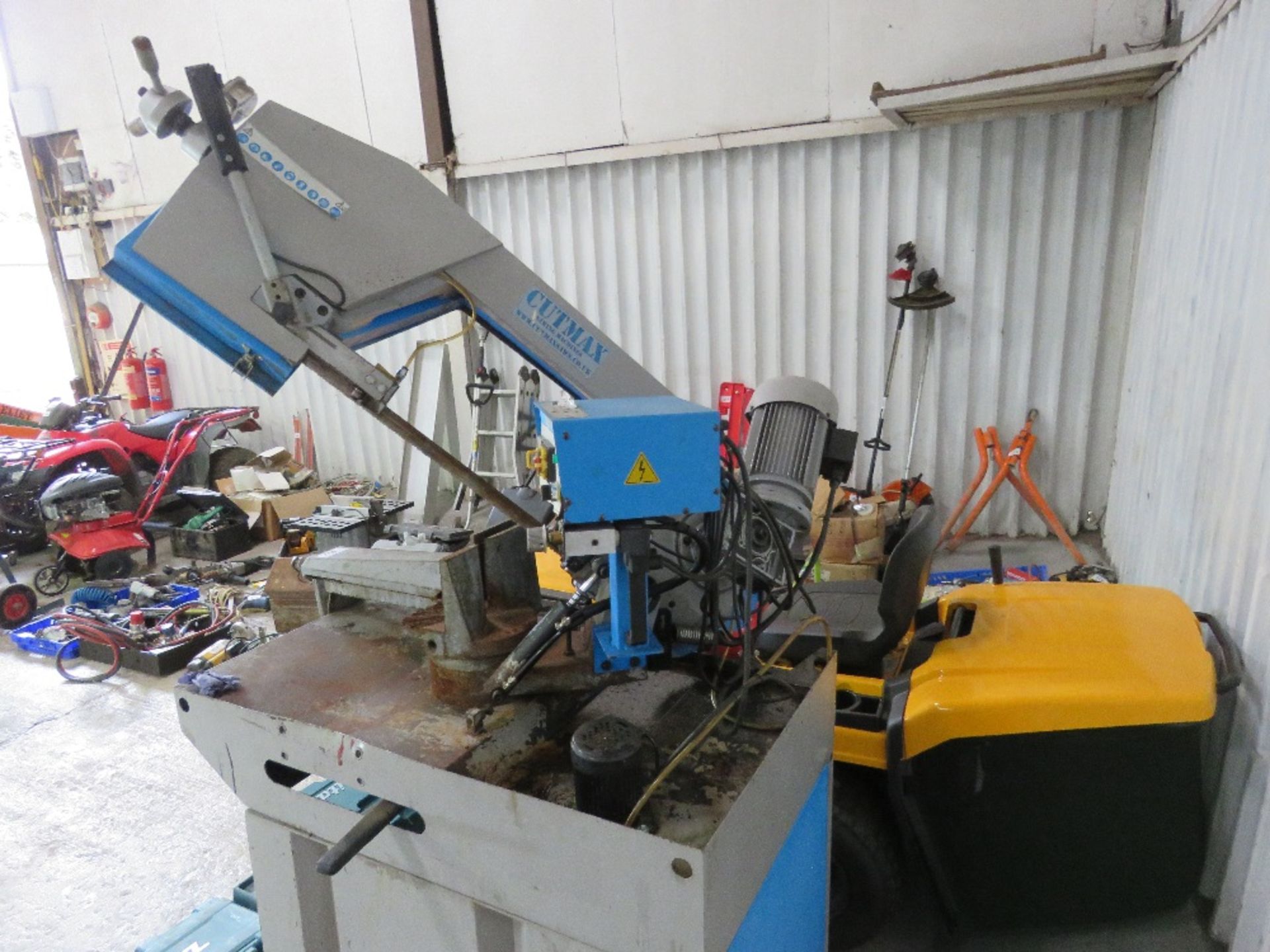 AUTOCUT YCM285 3 PHASE POWERED BANDSAW. SOURCED FROM SCHOOL, WORKING WHEN REMOVED. THIS LOT IS SOLD - Image 4 of 4