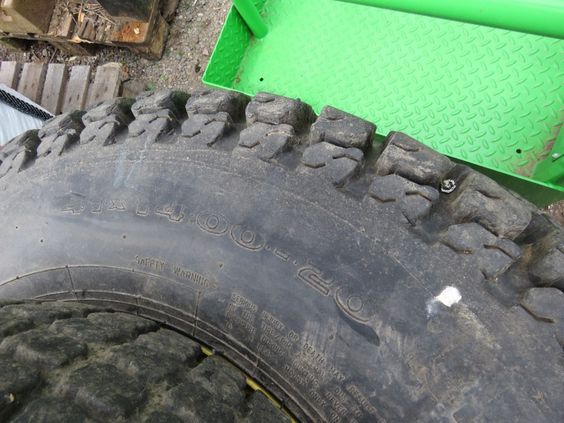 SET OF GRASSLAND WHEELS AND TYRES, BELIVED FROM JOHN DEERE TRACTOR. 2@41X14.00-20 PLUS 2@ 27X8.50-15 - Image 4 of 5