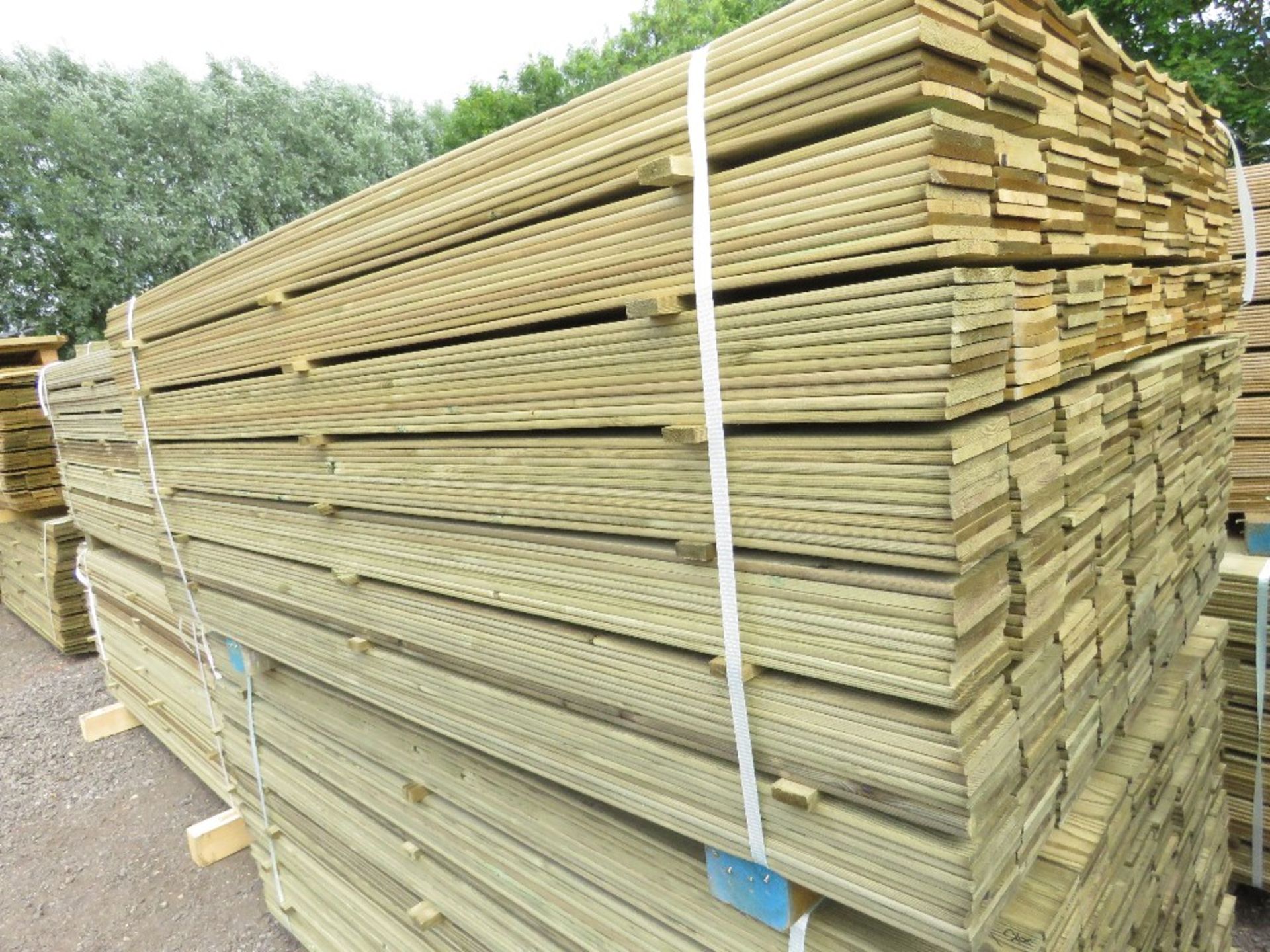 LARGE PACK OF PRESSURE TREATED HIT AND MISS TIMBER CLADDING BOARDS FOR FENCING PANELS ETC @ 1.74M - Image 2 of 3