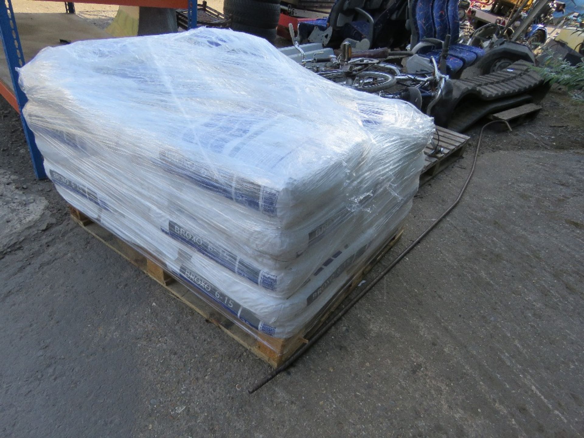 PALLET CONTAINING 32NO APPROX BROXO 6-15 WATER SOFTENING SALT, 25KG BAGS. THIS LOT IS SOLD UNDER THE - Image 2 of 3