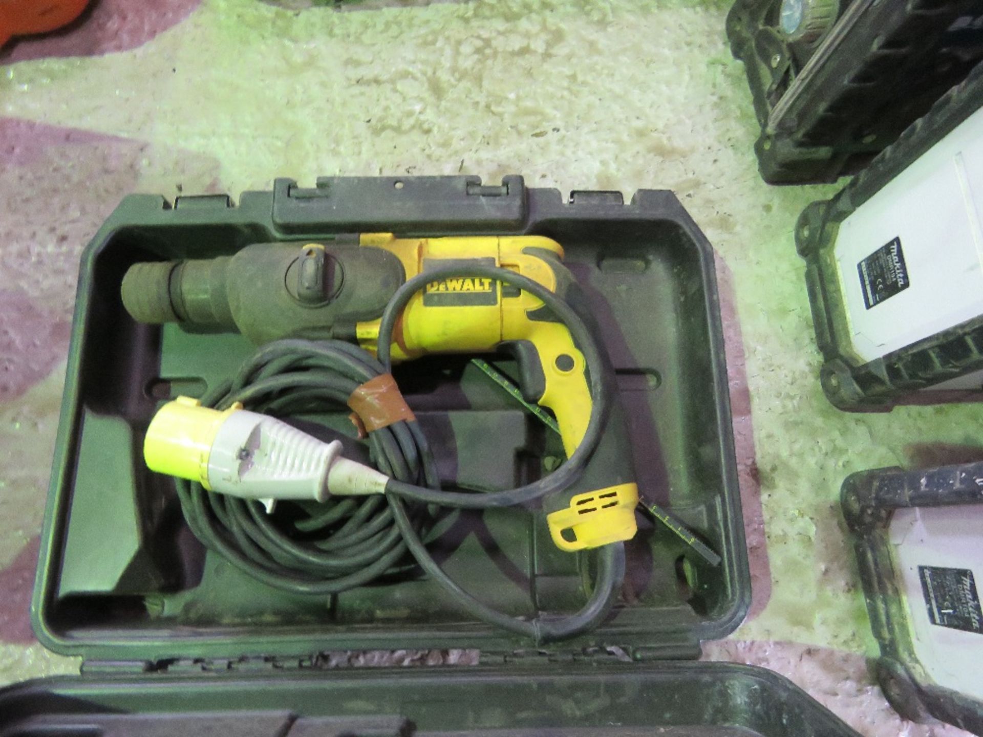 3X DEWALT SDS DRILLS THIS LOT IS SOLD UNDER THE AUCTIONEERS MARGIN SCHEME, THEREFORE NO VAT WILL BE - Image 4 of 4