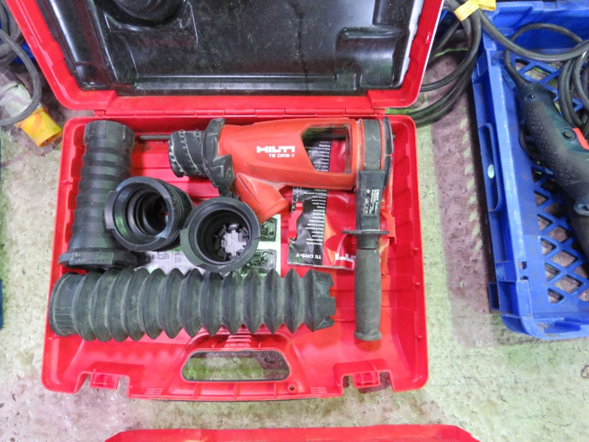 HILTI MASTIC GUN SET AND DUST SUPRESSION SET THIS LOT IS SOLD UNDER THE AUCTIONEERS MARGIN SCHEME, - Image 3 of 3