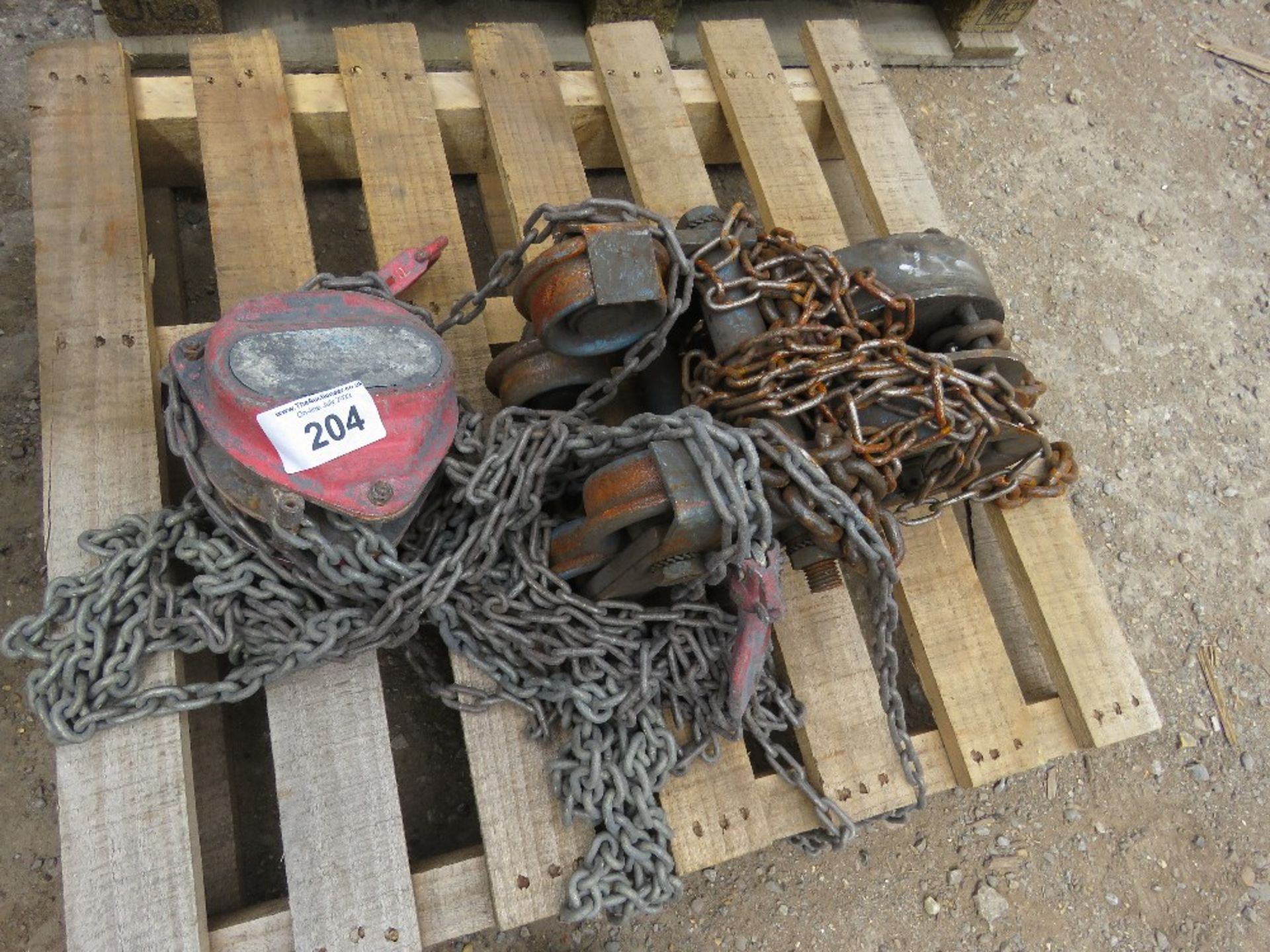 2 X CHAIN HOISTS. THIS LOT IS SOLD UNDER THE AUCTIONEERS MARGIN SCHEME, THEREFORE NO VAT WILL BE CH