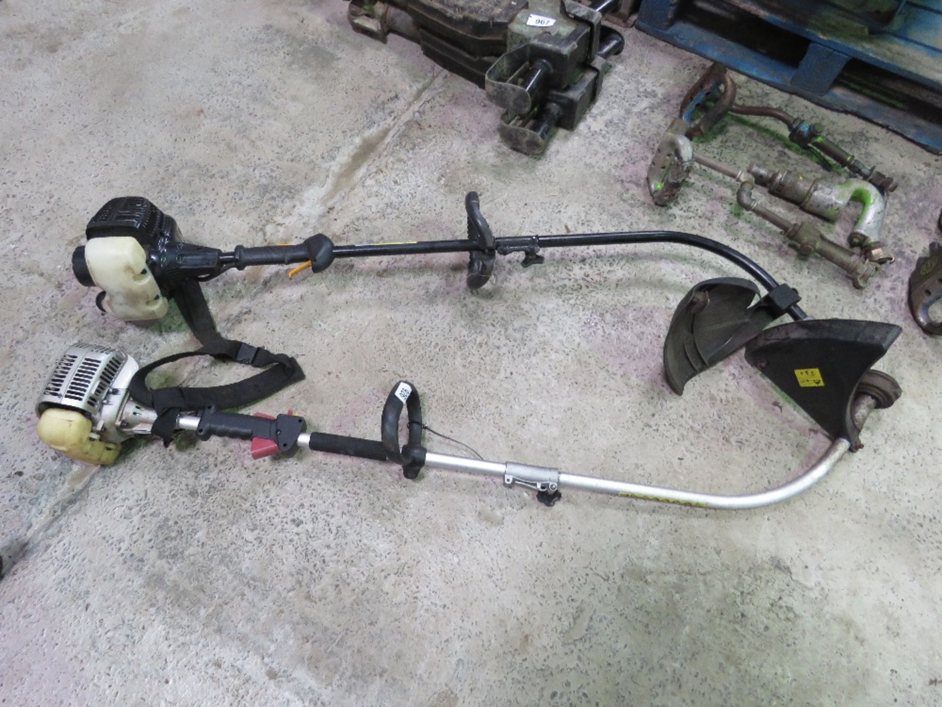 2 X PETROL STRIMMERS. THIS LOT IS SOLD UNDER THE AUCTIONEERS MARGIN SCHEME, THEREFORE NO VAT WILL BE - Image 4 of 5