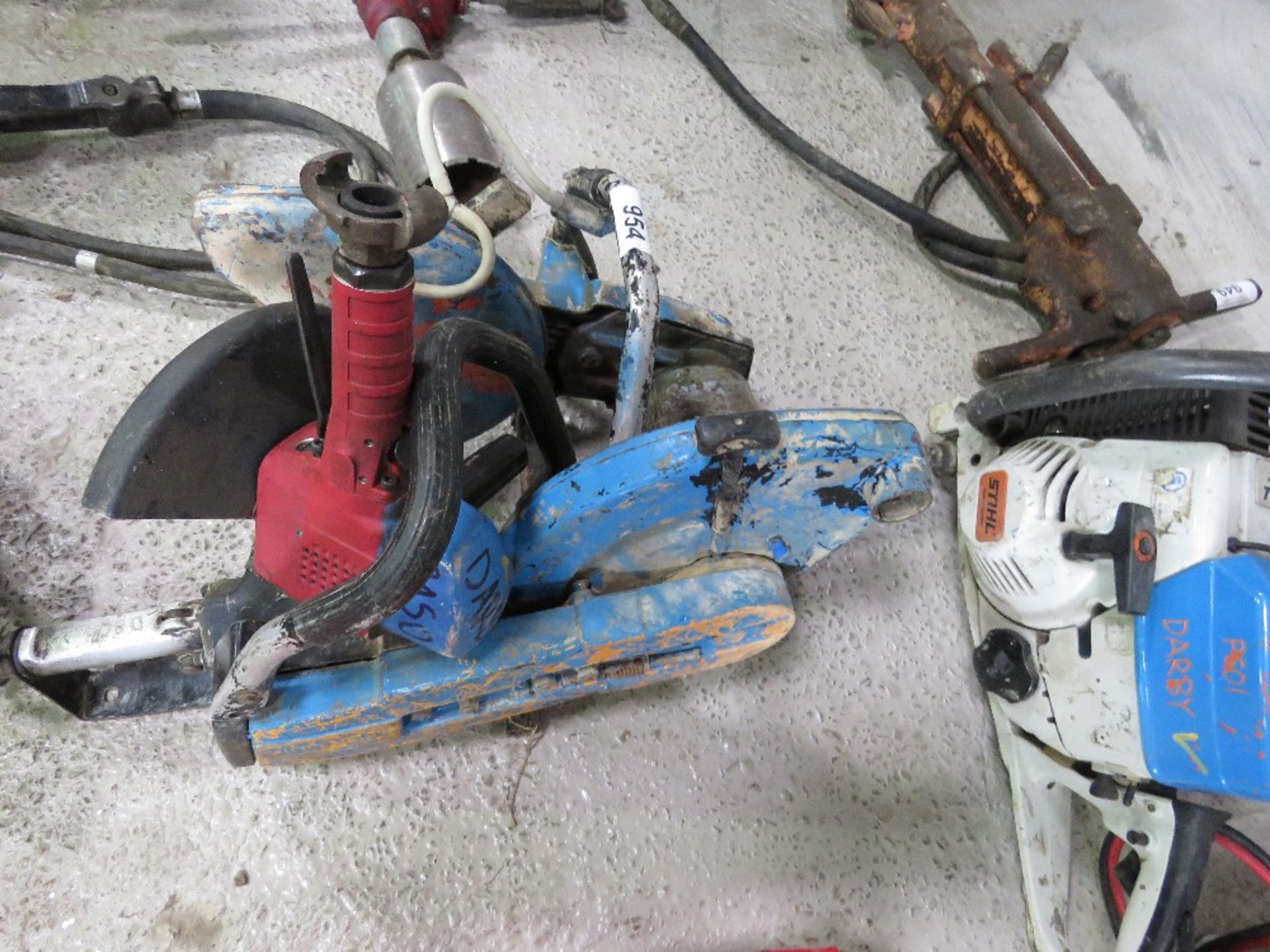 2 X AIR POWERED CUTTING SAWS PLUS A GRINDER. DIRECT FROM A LOCAL GROUNDWORKS COMPANY AS PART OF T - Image 2 of 3