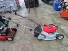 HONDA MOWER, NO COLLECTOR. THIS LOT IS SOLD UNDER THE AUCTIONEERS MARGIN SCHEME, THEREFORE NO VAT WI
