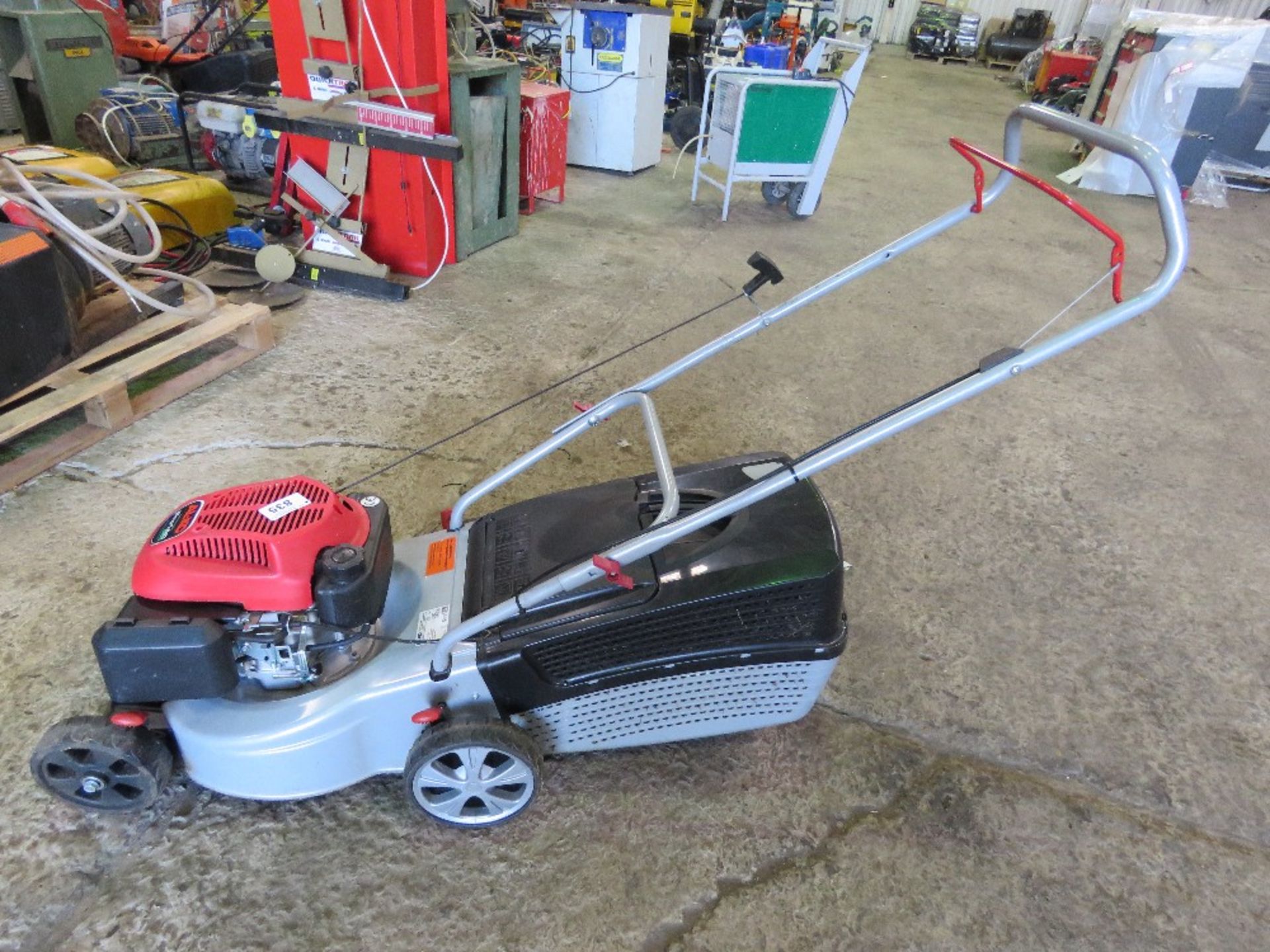 ALKO PETROL MOWER WITH A BOX. THIS LOT IS SOLD UNDER THE AUCTIONEERS MARGIN SCHEME, THEREFORE NO VAT - Image 2 of 3