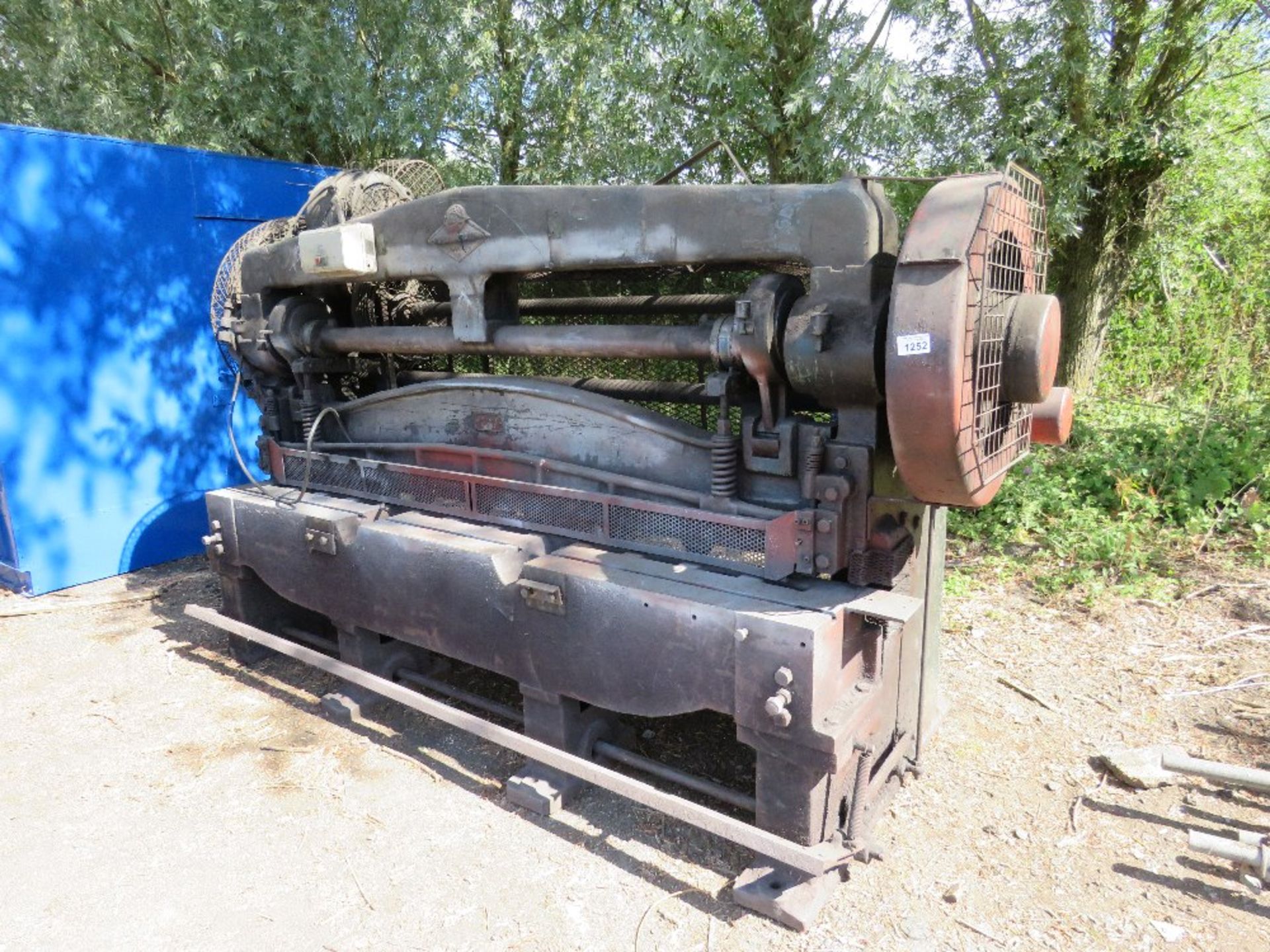 EDWARDS OLD METAL WORKING GUILLOTENE UNIT, WEIGHT 6TONNES APPROX (BUYER TO ARRANGE CRANEAGE, WE CAN