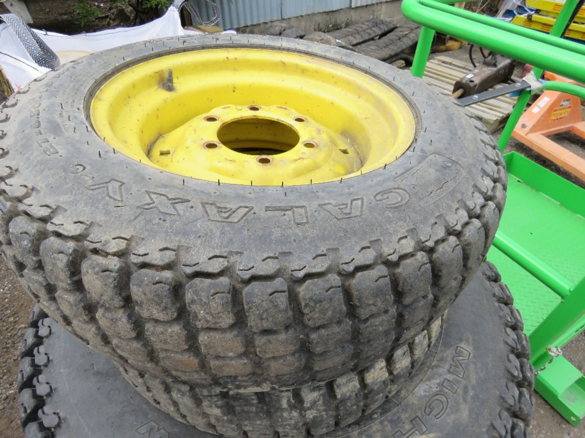 SET OF GRASSLAND WHEELS AND TYRES, BELIVED FROM JOHN DEERE TRACTOR. 2@41X14.00-20 PLUS 2@ 27X8.50-15 - Image 2 of 5