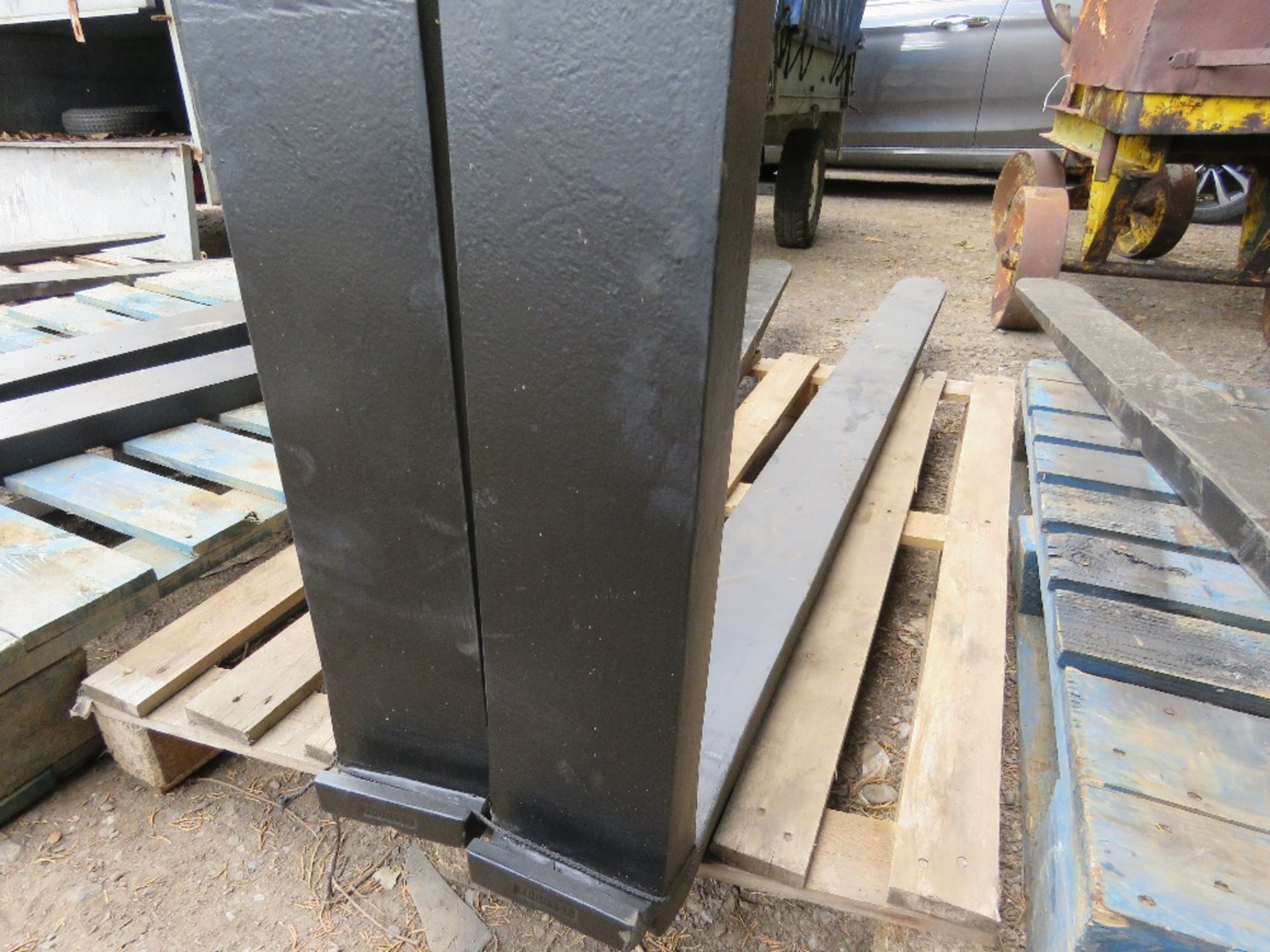 PAIR OF USED FORKLIFT TINES, 20" CARRIAGE, 1.8M LENGTH APPROX. - Image 2 of 3