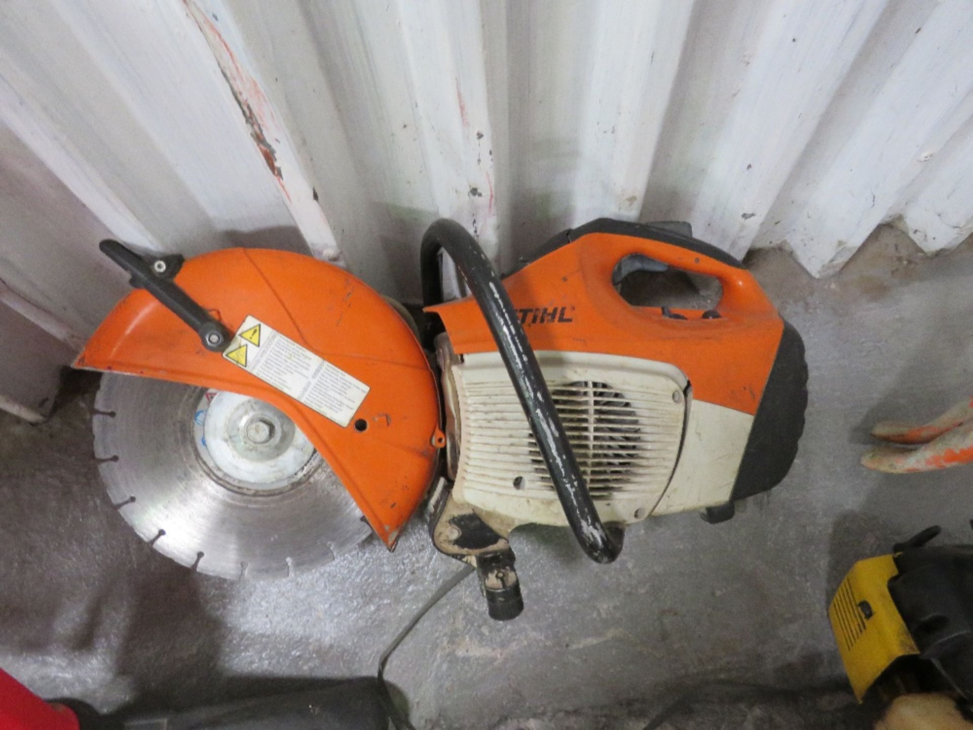 STIHL TS410 PETROL SAW. THIS LOT IS SOLD UNDER THE AUCTIONEERS MARGIN SCHEME, THEREFORE NO VAT WILL - Image 2 of 3
