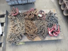 PALLET CONTAINING 4 X HEAVY DUTY LIFTING CHAINS WITH SHORTENERS. LOT LOCATION: SS13 1EF, BASILDON, E