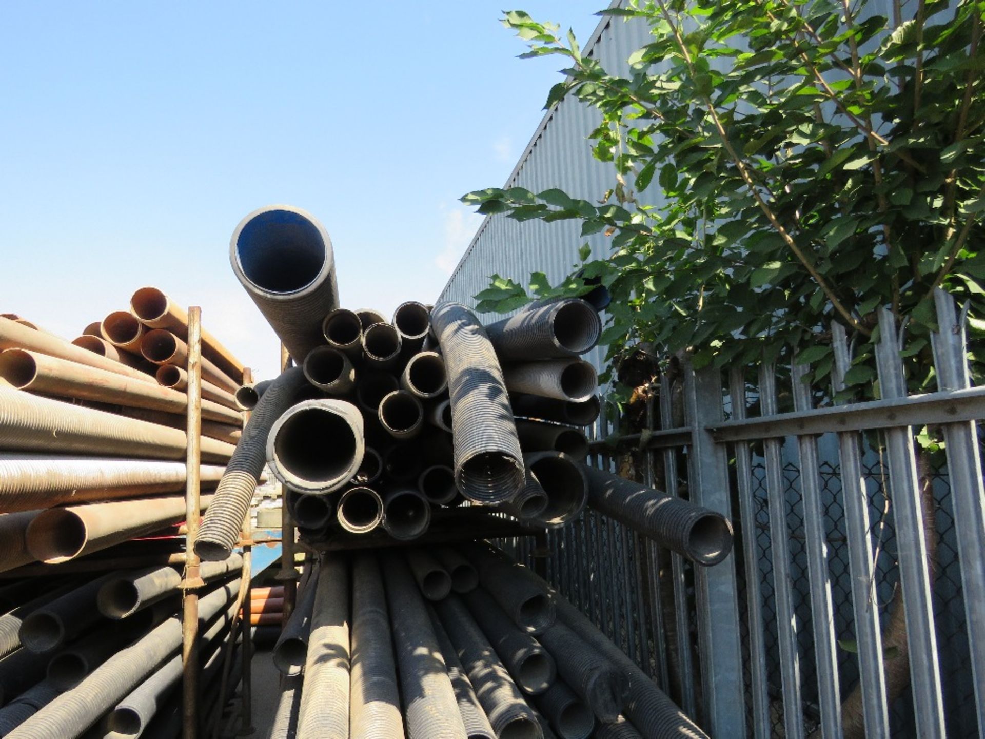 8 X LARGE STILLAGES OF PLASTIC DRAINAGE AND DUCTING PIPES. LOT LOCATION: SS13 1EF, BASILDON, ESSEX. - Image 11 of 14