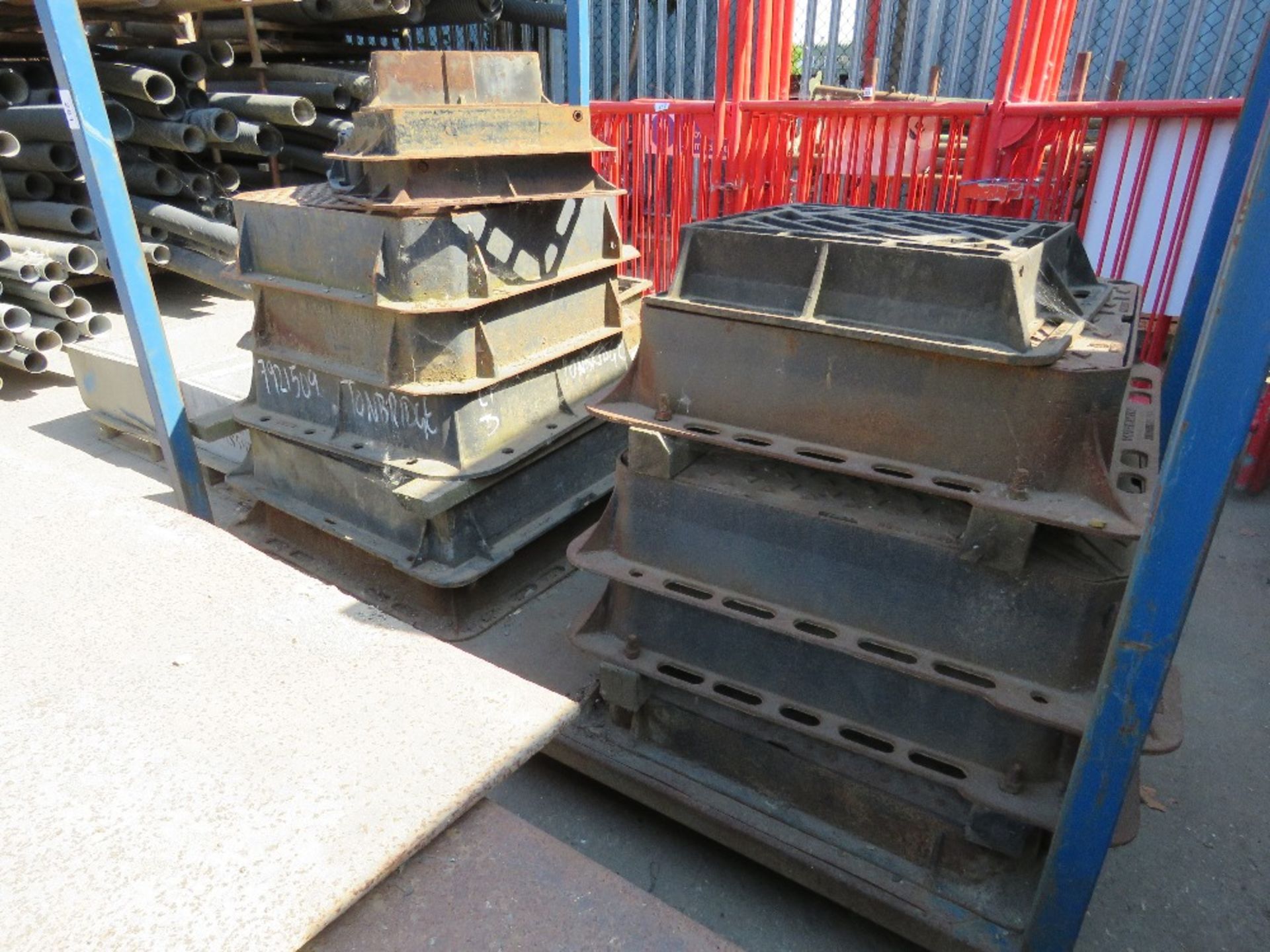 STILLAGE OF HEAVY DUTY CAST IRON MANHOLE COVERS PLUS 2 X CONCRETE SECTIONS. LOT LOCATION: SS13 1EF,