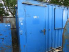 SECURE SITE OFFICE WITH KEY. 10FT X 8FT APPROX. SO11. LOT LOCATION: THE STONDON HALL SALEGROUND, E