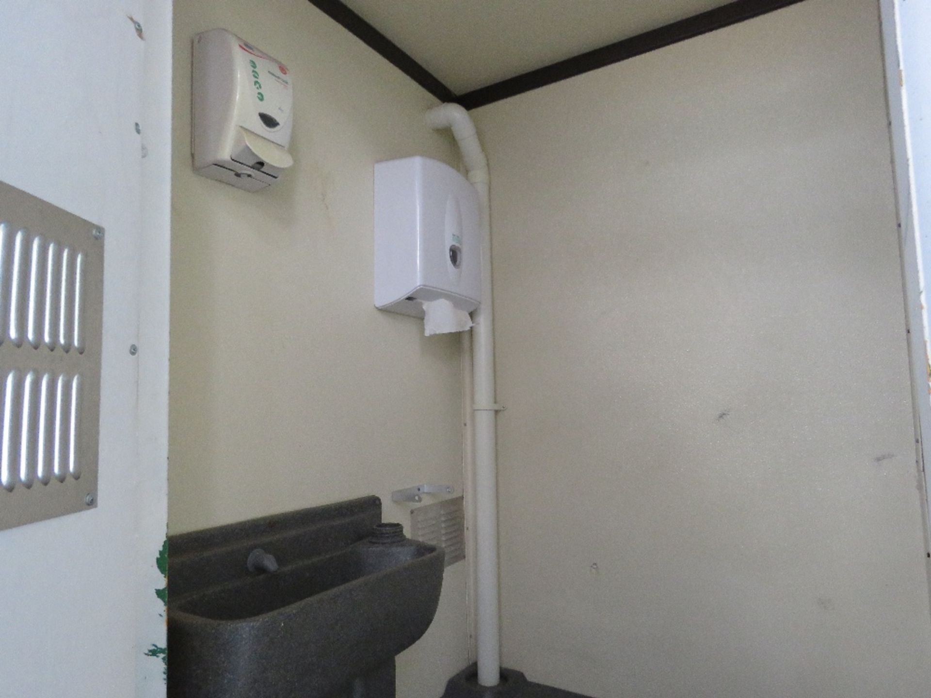 GROUNDHOG TOWED WELFARE UNIT WITH KITCHEN AREA, TOILET AND DRYING AREA PLUS A DIESEL GENERATOR. WHEN - Image 7 of 13
