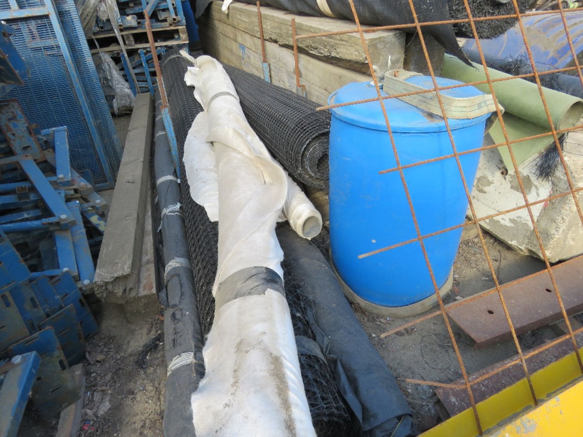 QUANTITY OF ASSORTED ROLLS OF MEMBRANE AND MESH MATERIAL AS SHOWN. LOT LOCATION: SS13 1EF, BASILDON - Image 2 of 4