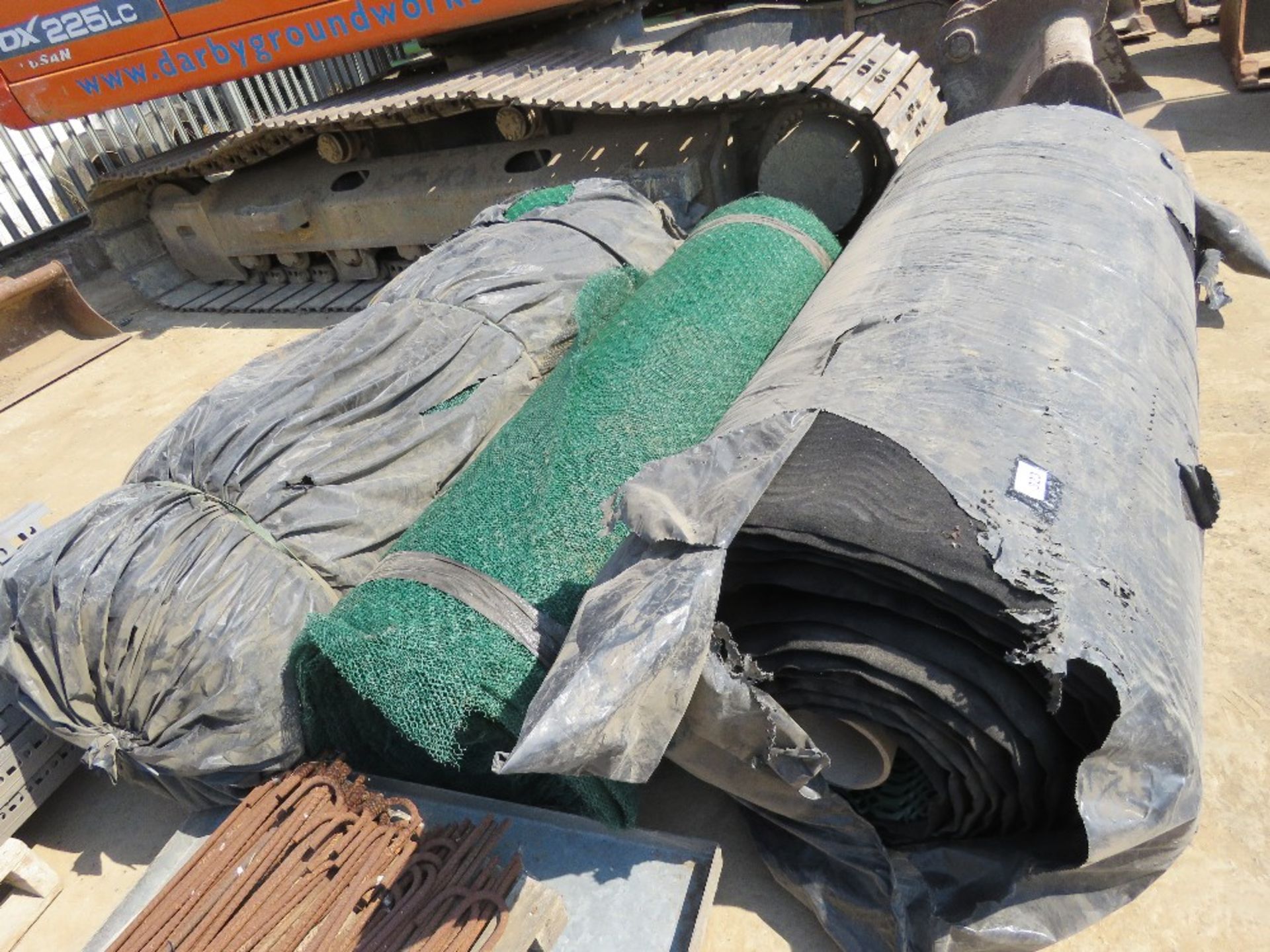 3 X ROLLS OF MEMBRANE / NETTING MATERIAL, 2M WIDTH. LOT LOCATION: SS13 1EF, BASILDON, ESSEX.