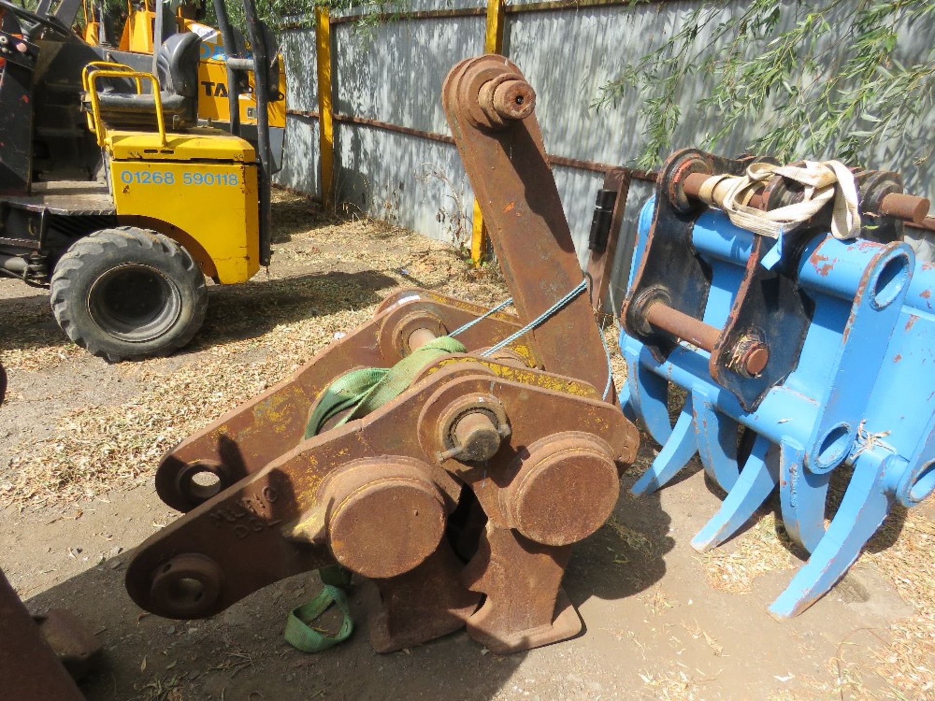 SET OF MUNCHER JAWS ON 80MM PINS. LOT LOCATION: THE STONDON HALL SALEGROUND, ESSEX. CM15 0LD. - Image 2 of 2