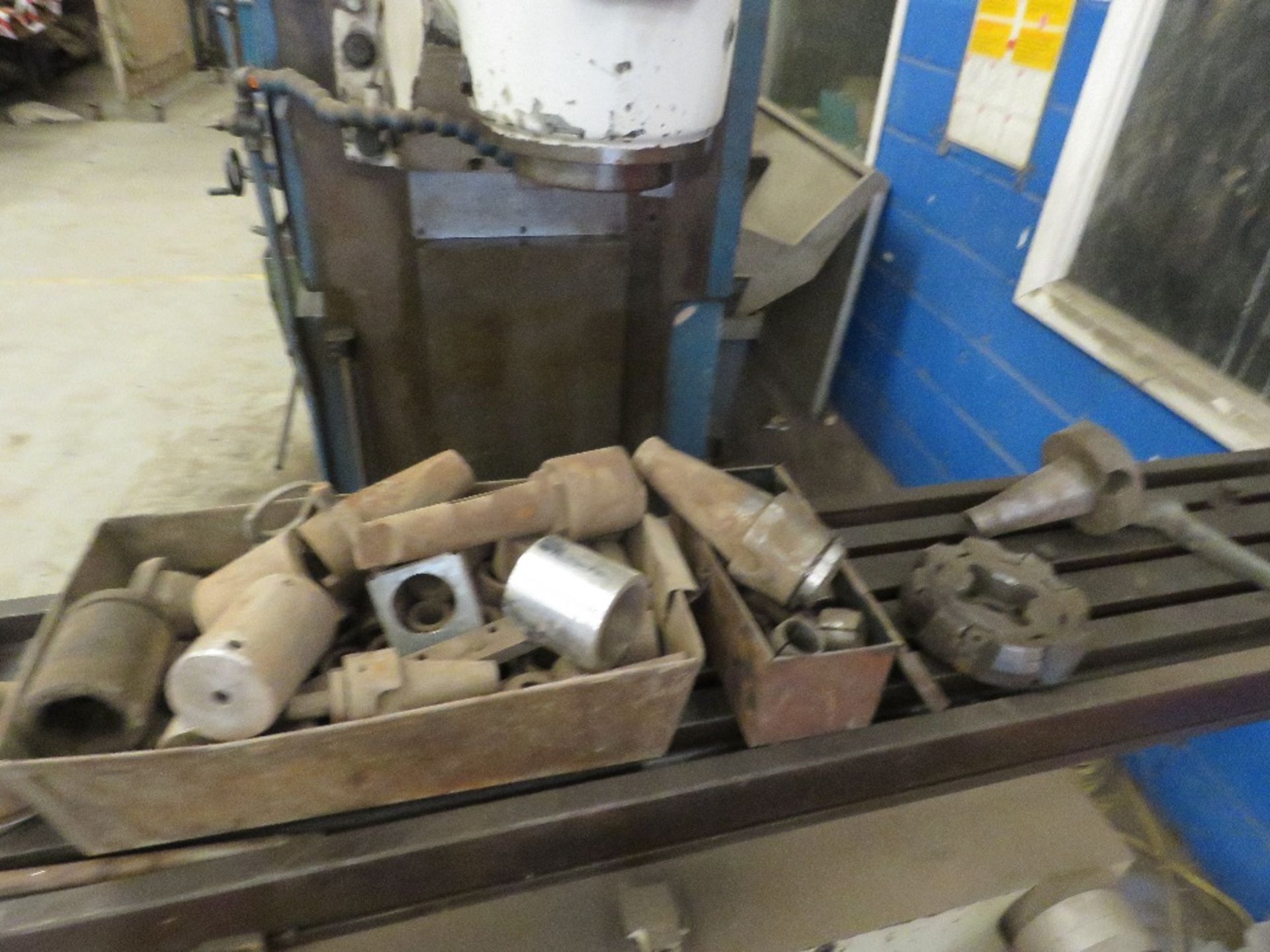 INDUMA UNIVERSAL MILLING MACHINE. LOT LOCATION: SS13 1EF, BASILDON, ESSEX. THIS LOT IS SOLD UNDER - Image 5 of 10