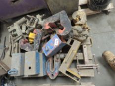 ASSORTED GIRDER AND PLATE CLAMPS PLUS FORKLIFT HOOK ATTACHMENT. LOT LOCATION: SS13 1EF, BASILDON, E