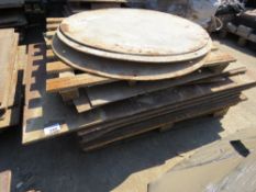 2 X PALLETS OF ASSORTED STEEL MANHOLE COVER PLATES. LOT LOCATION: SS13 1EF, BASILDON, ESSEX.