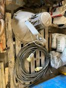 LARGE LIGHT PLUS 110VOLT LEAD. LOT LOCATION: SS13 1EF, BASILDON, ESSEX.