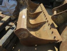 EXCAVATOR GRADING BUCKET, 65MM PINS, 6FT WIDTH APPROX.