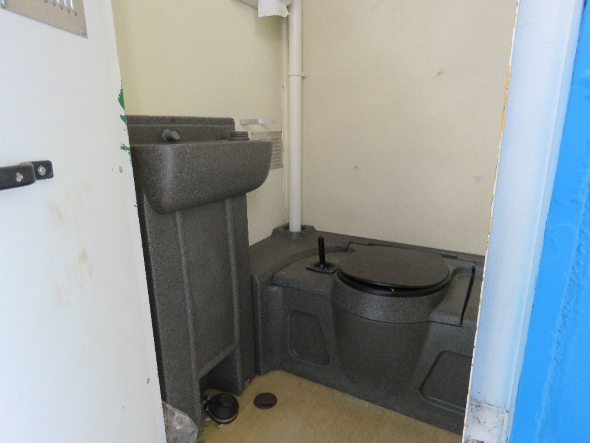 GROUNDHOG TOWED WELFARE UNIT WITH KITCHEN AREA, TOILET AND DRYING AREA PLUS A DIESEL GENERATOR. WHEN - Image 6 of 13