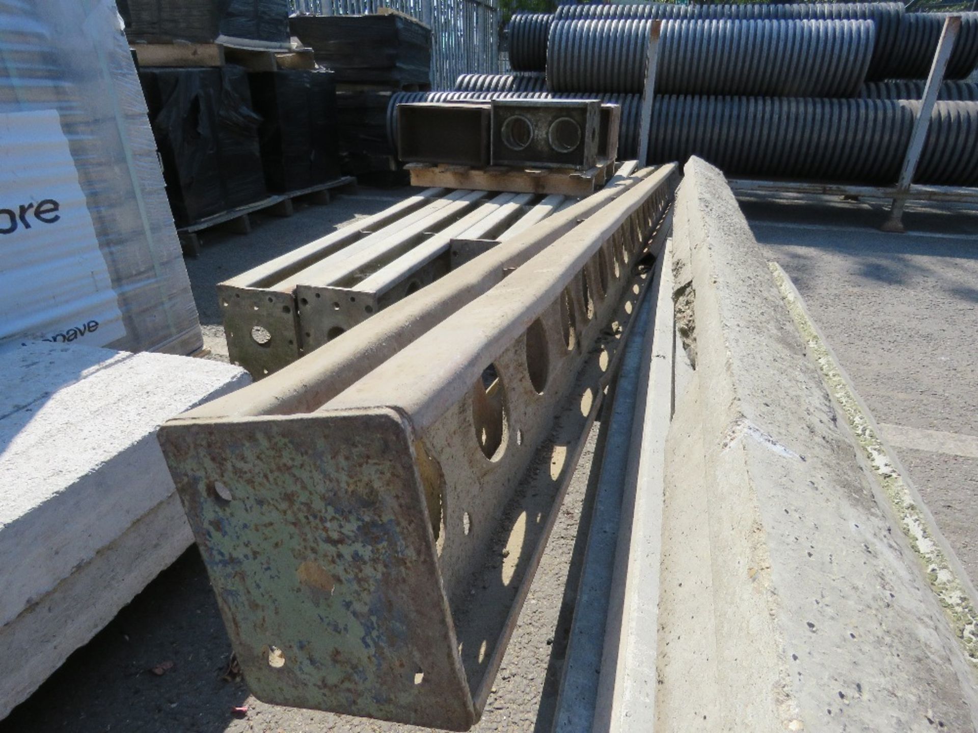 2 X PALLETS OF STEEL FORMWORK BEAMS. LOT LOCATION: SS13 1EF, BASILDON, ESSEX. - Image 2 of 4