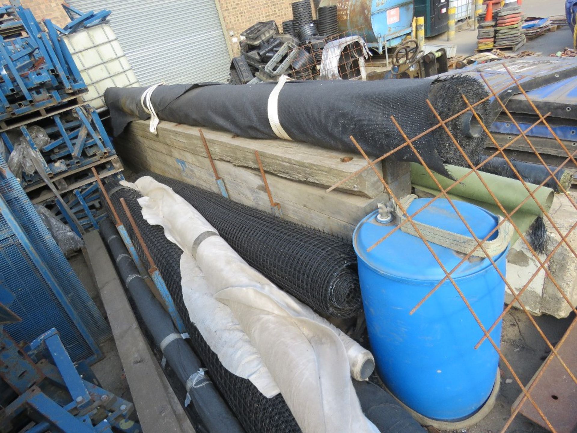 QUANTITY OF ASSORTED ROLLS OF MEMBRANE AND MESH MATERIAL AS SHOWN. LOT LOCATION: SS13 1EF, BASILDON - Image 3 of 4