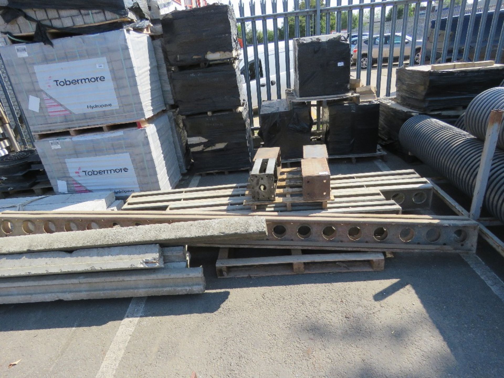 2 X PALLETS OF STEEL FORMWORK BEAMS. LOT LOCATION: SS13 1EF, BASILDON, ESSEX.